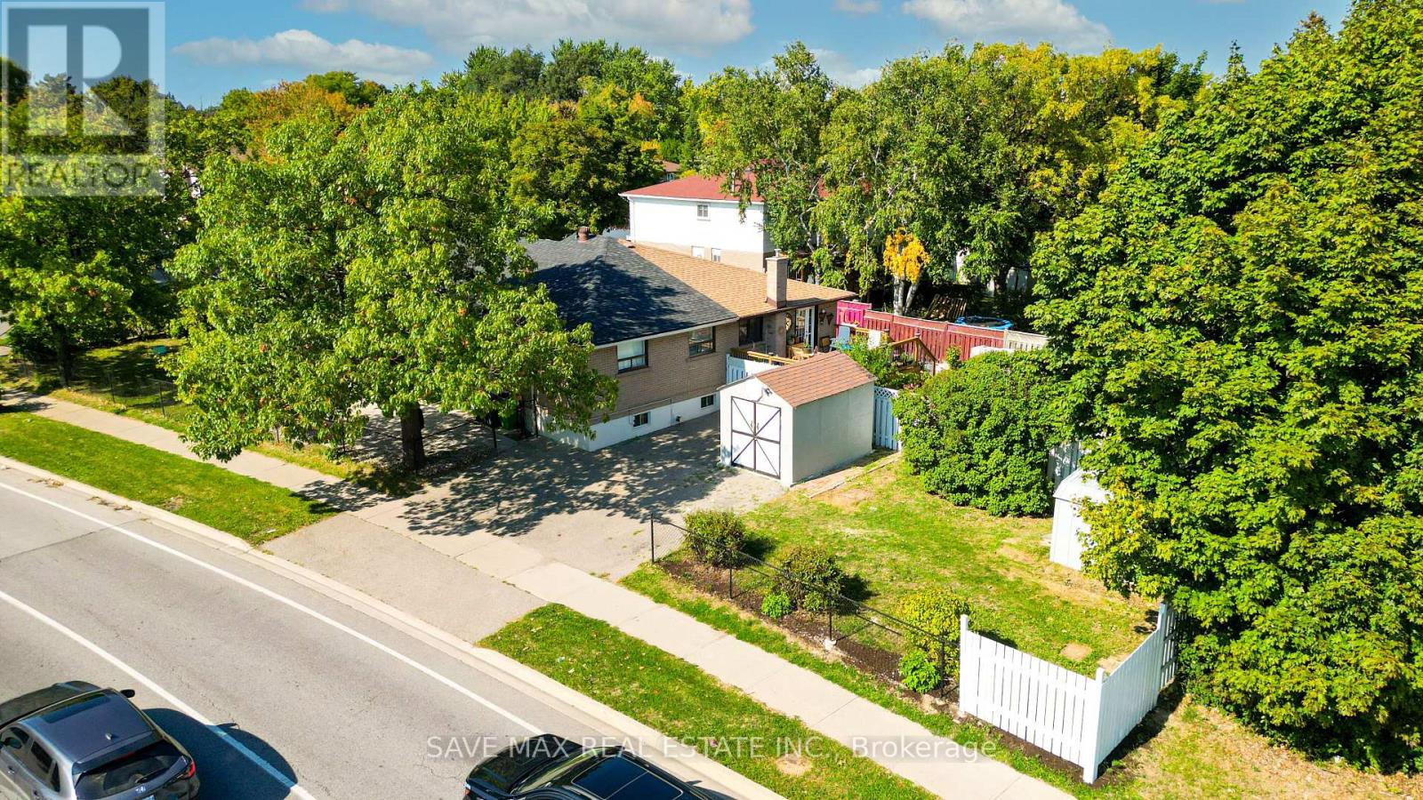 93 Archdekin Drive, Brampton, Ontario  L6V 1Y8 - Photo 2 - W12401651