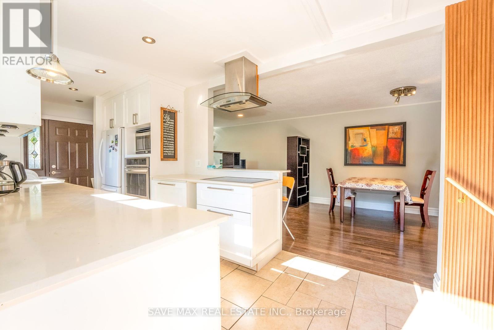 93 Archdekin Drive, Brampton, Ontario  L6V 1Y8 - Photo 4 - W12401651