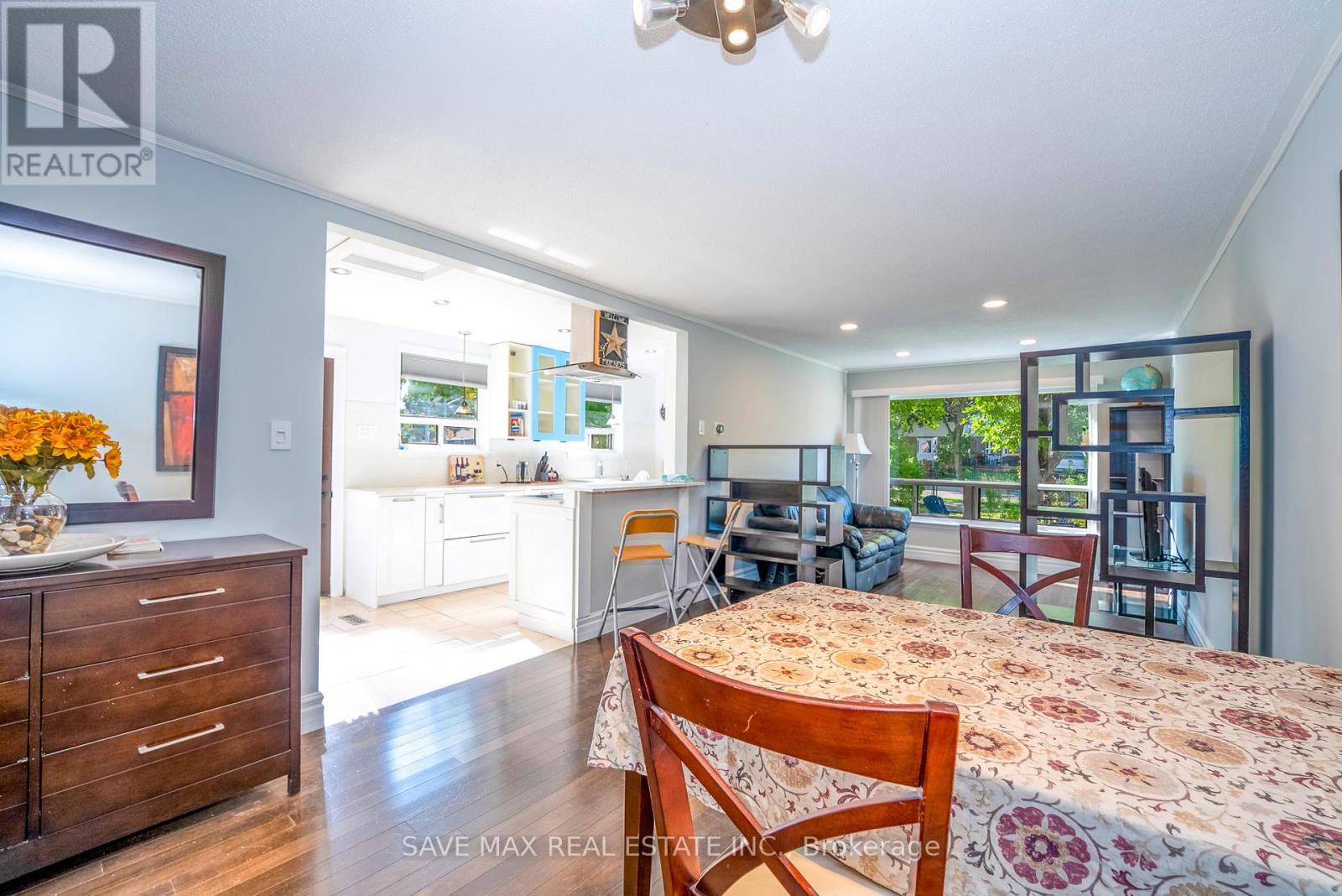 93 Archdekin Drive, Brampton, Ontario  L6V 1Y8 - Photo 8 - W12401651