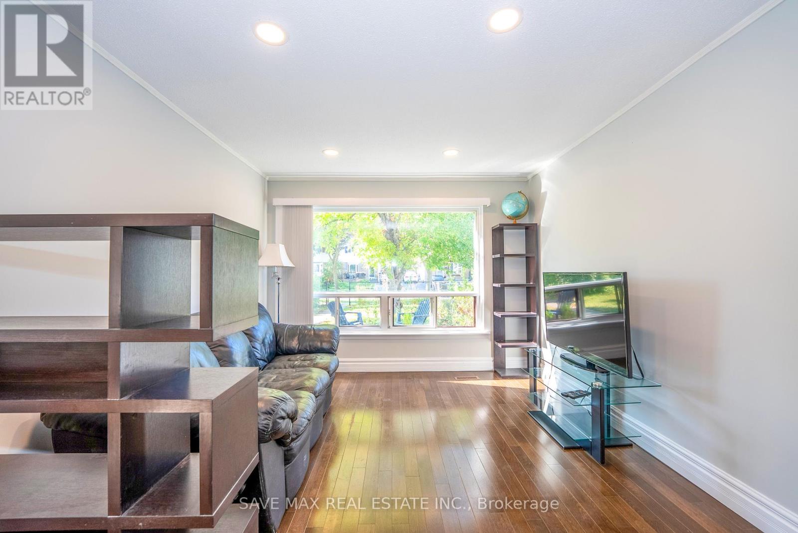 93 Archdekin Drive, Brampton, Ontario  L6V 1Y8 - Photo 9 - W12401651