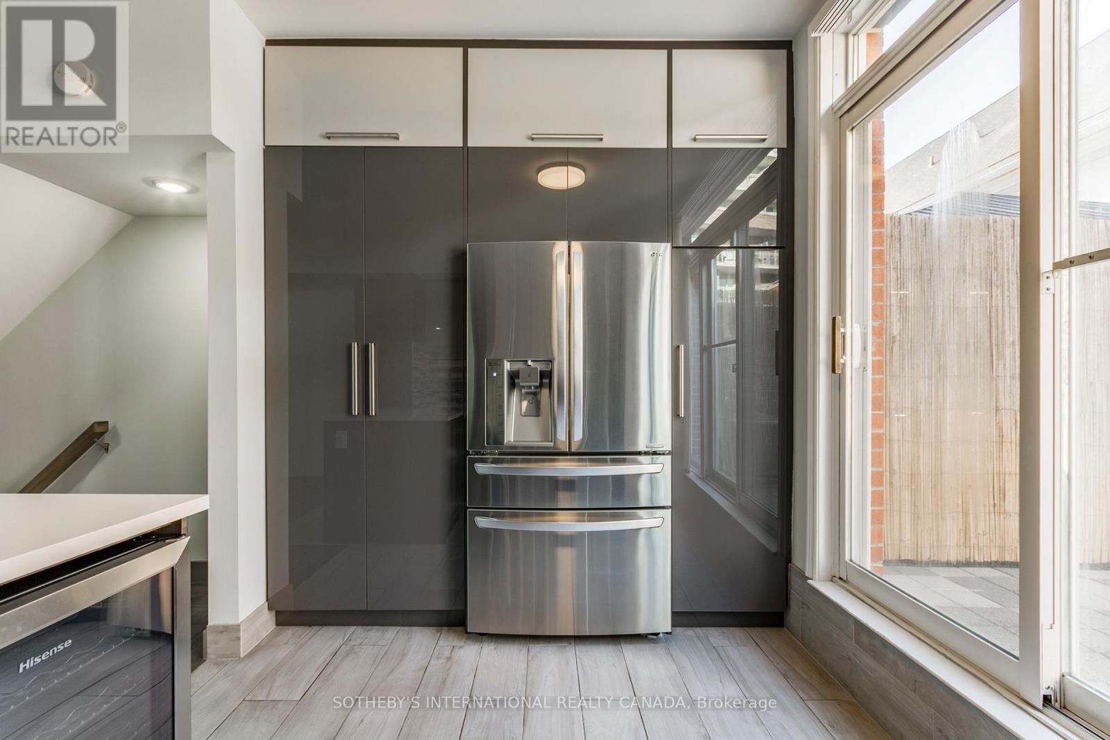 30 Michael Power Place, Toronto (Islington-City Centre West), Ontario  M9A 5G9 - Photo 12 - W12401657