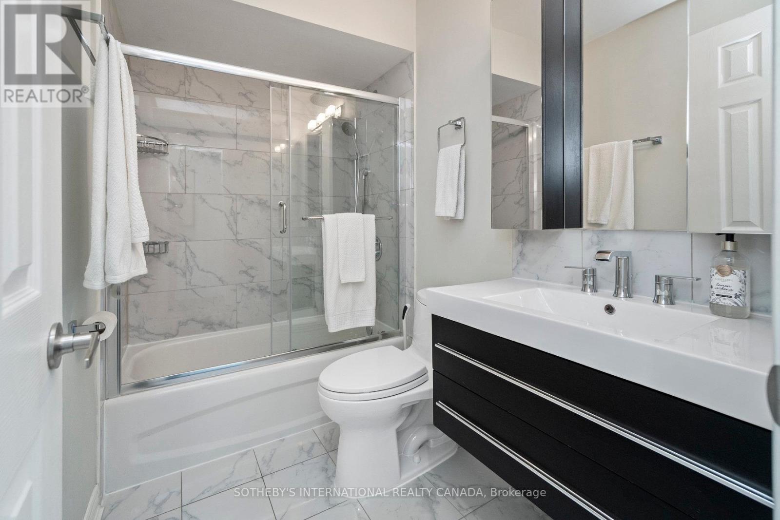 30 Michael Power Place, Toronto (Islington-City Centre West), Ontario  M9A 5G9 - Photo 20 - W12401657