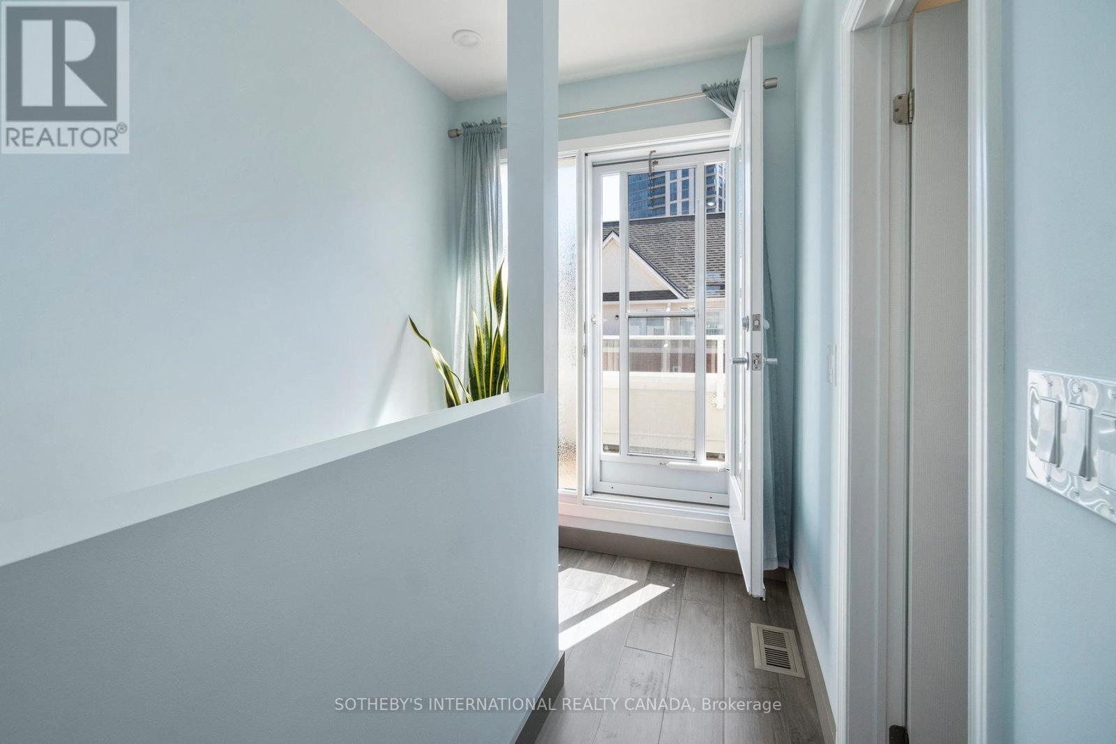 30 Michael Power Place, Toronto (Islington-City Centre West), Ontario  M9A 5G9 - Photo 23 - W12401657