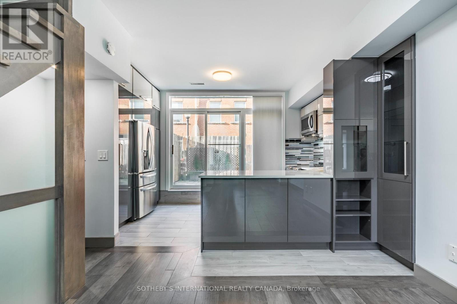 30 Michael Power Place, Toronto (Islington-City Centre West), Ontario  M9A 5G9 - Photo 7 - W12401657