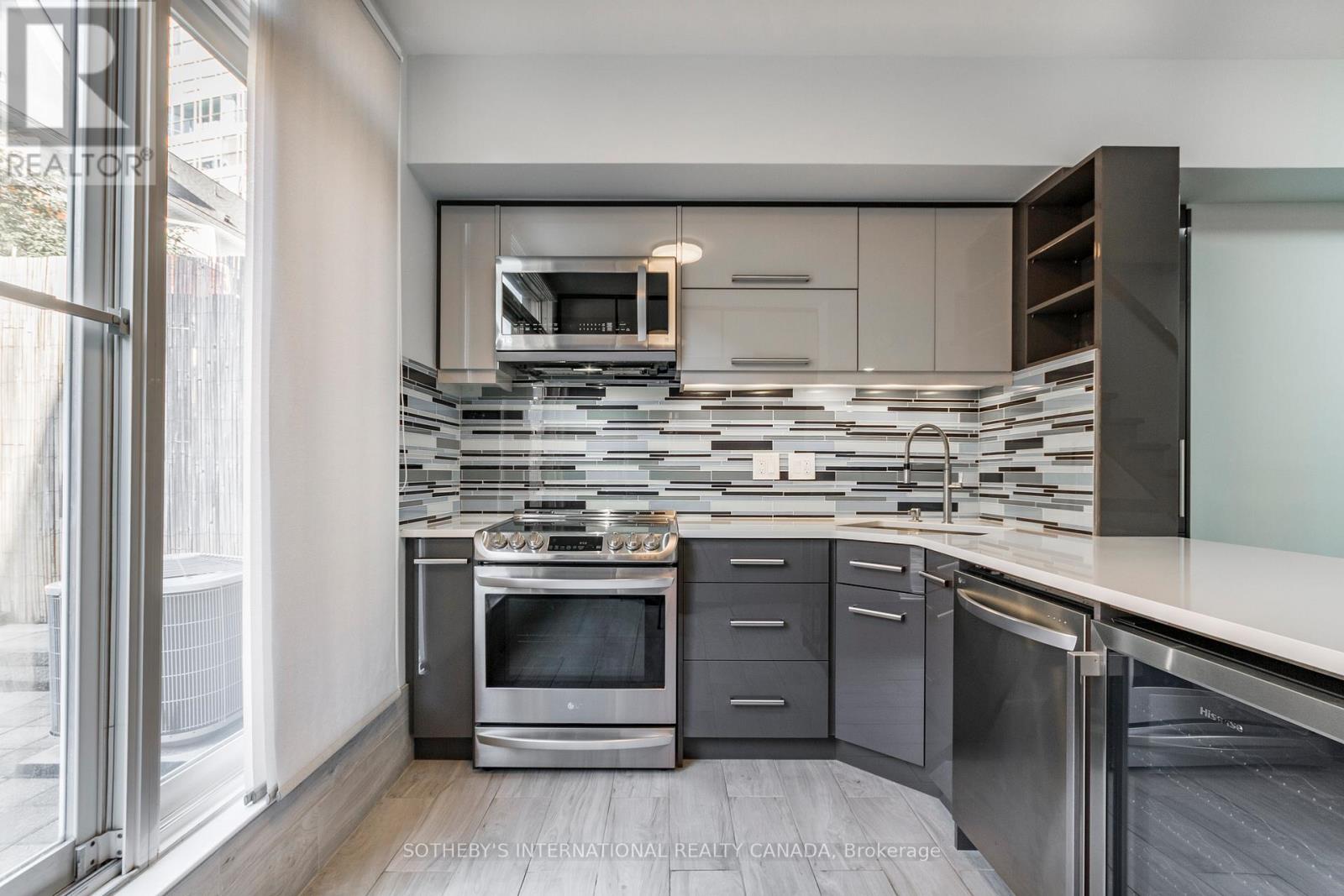 30 Michael Power Place, Toronto (Islington-City Centre West), Ontario  M9A 5G9 - Photo 9 - W12401657