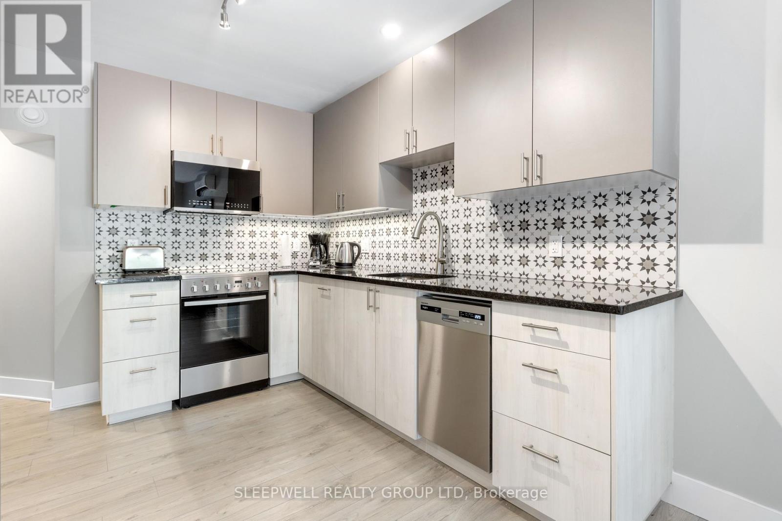 238 Carruthers Avenue, Ottawa, Ontario  K1Y 1N9 - Photo 11 - X12401668