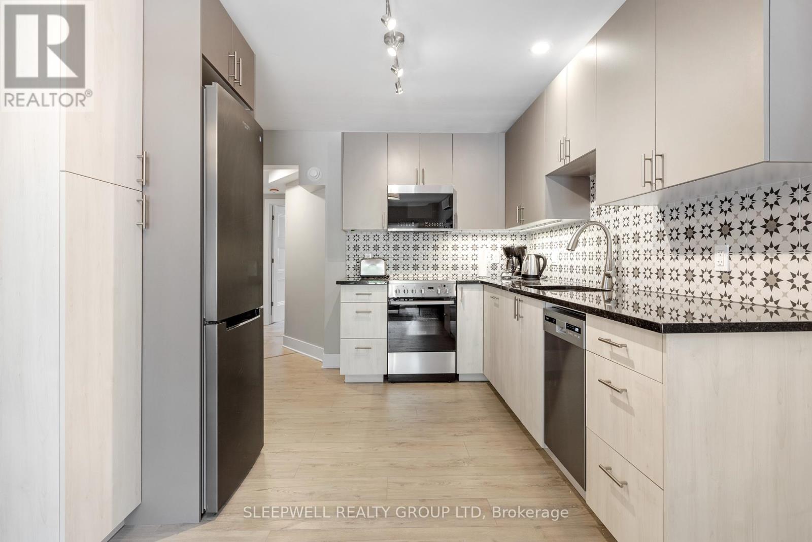 238 Carruthers Avenue, Ottawa, Ontario  K1Y 1N9 - Photo 12 - X12401668