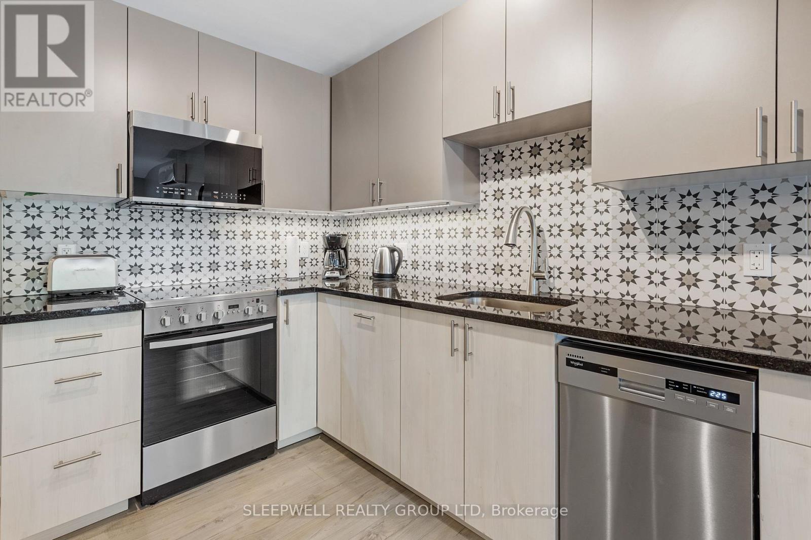 238 Carruthers Avenue, Ottawa, Ontario  K1Y 1N9 - Photo 24 - X12401668
