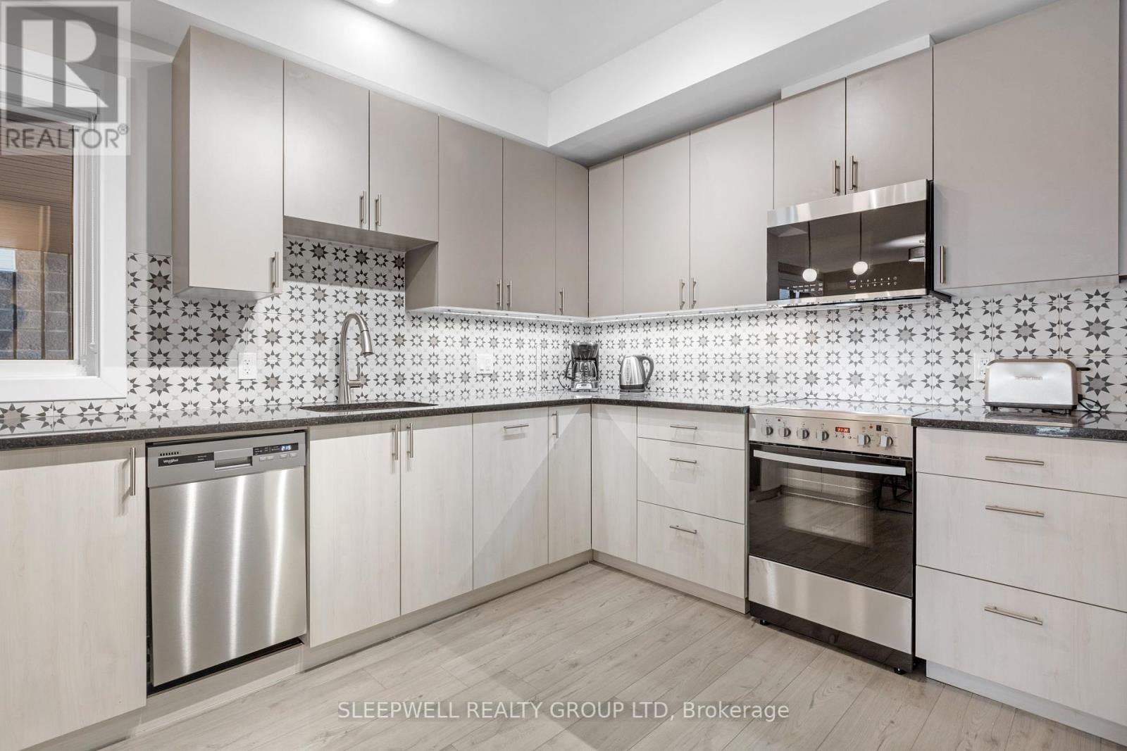 238 Carruthers Avenue, Ottawa, Ontario  K1Y 1N9 - Photo 3 - X12401668