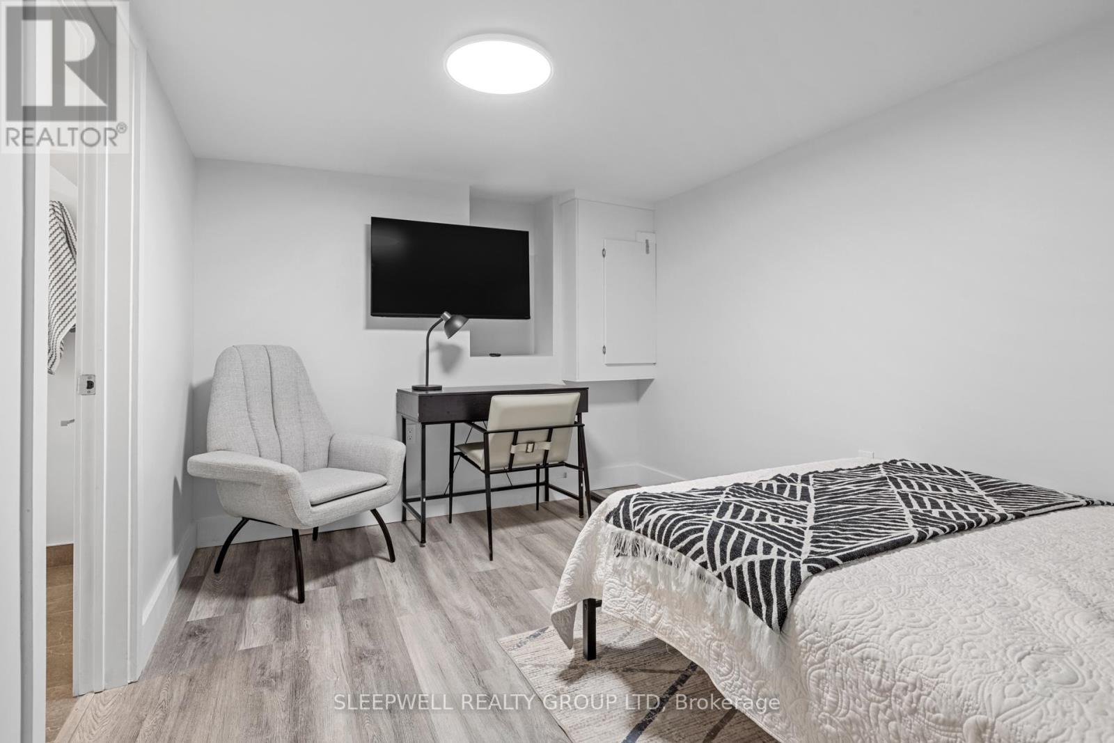 255 Somerset Street E, Ottawa, Ontario  K1N 6V5 - Photo 13 - X12401676