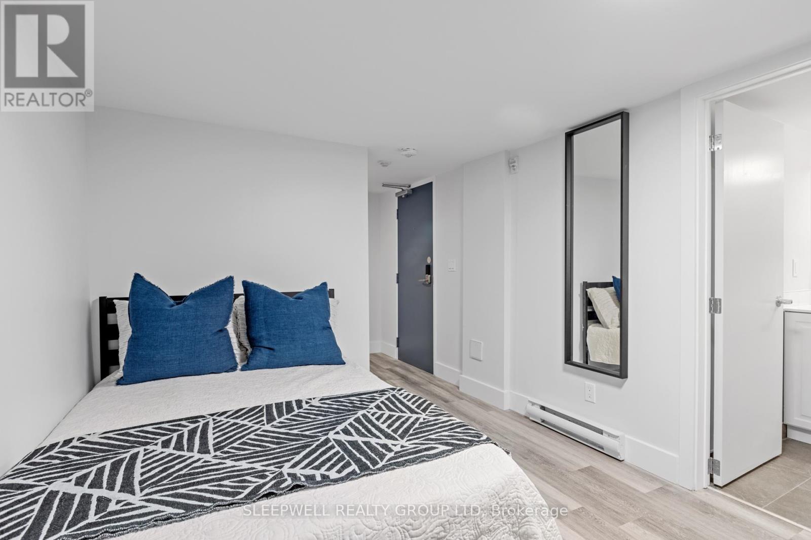 255 Somerset Street E, Ottawa, Ontario  K1N 6V5 - Photo 14 - X12401676