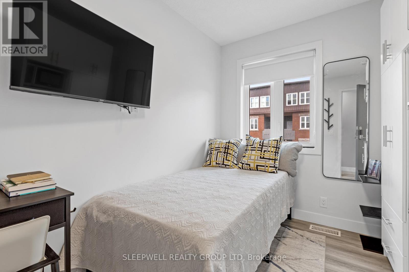 255 Somerset Street E, Ottawa, Ontario  K1N 6V5 - Photo 24 - X12401676