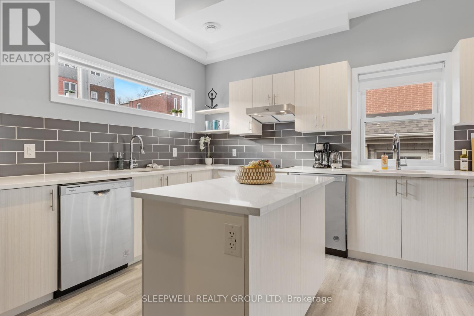 255 Somerset Street E, Ottawa, Ontario  K1N 6V5 - Photo 3 - X12401676