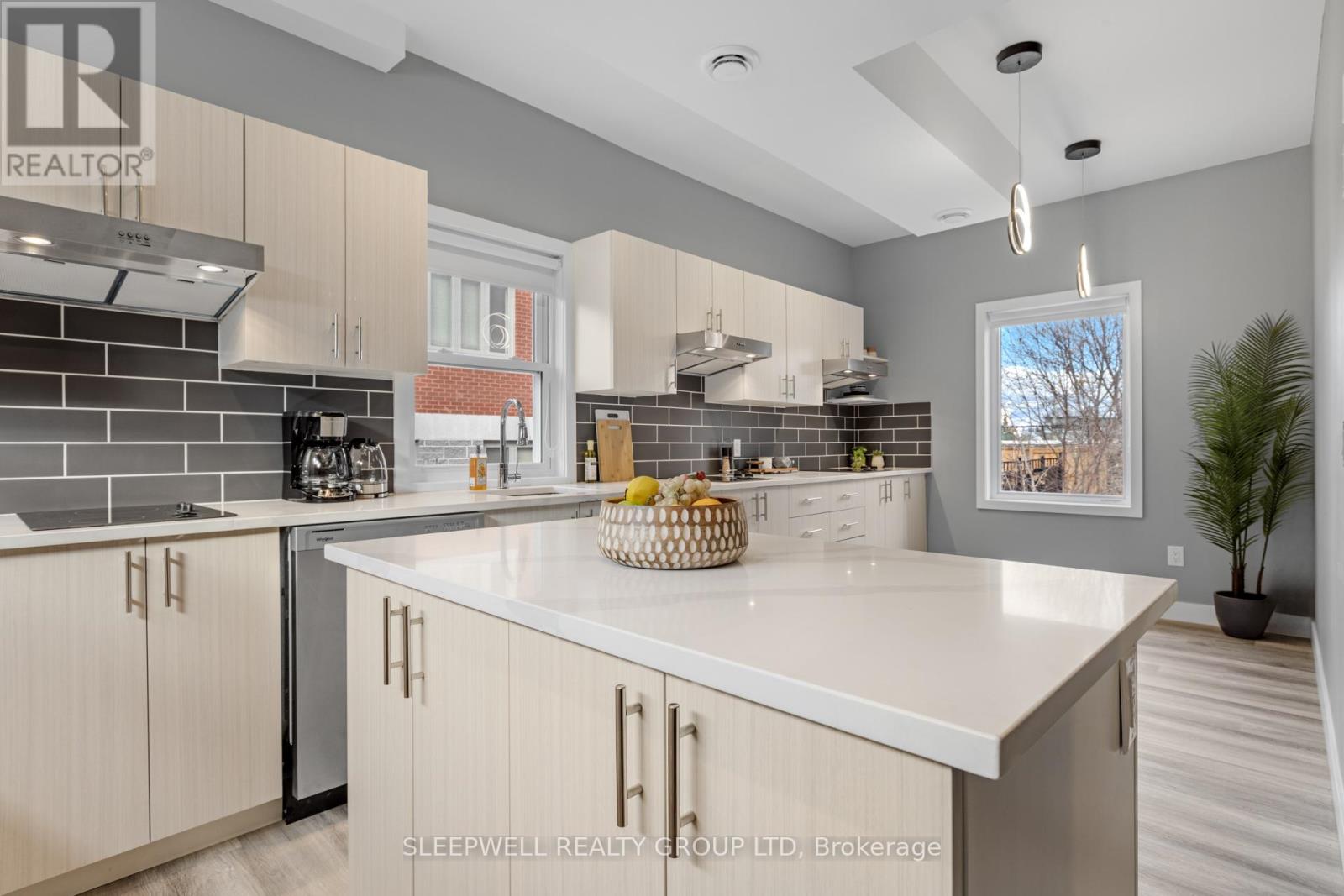 255 Somerset Street E, Ottawa, Ontario  K1N 6V5 - Photo 4 - X12401676