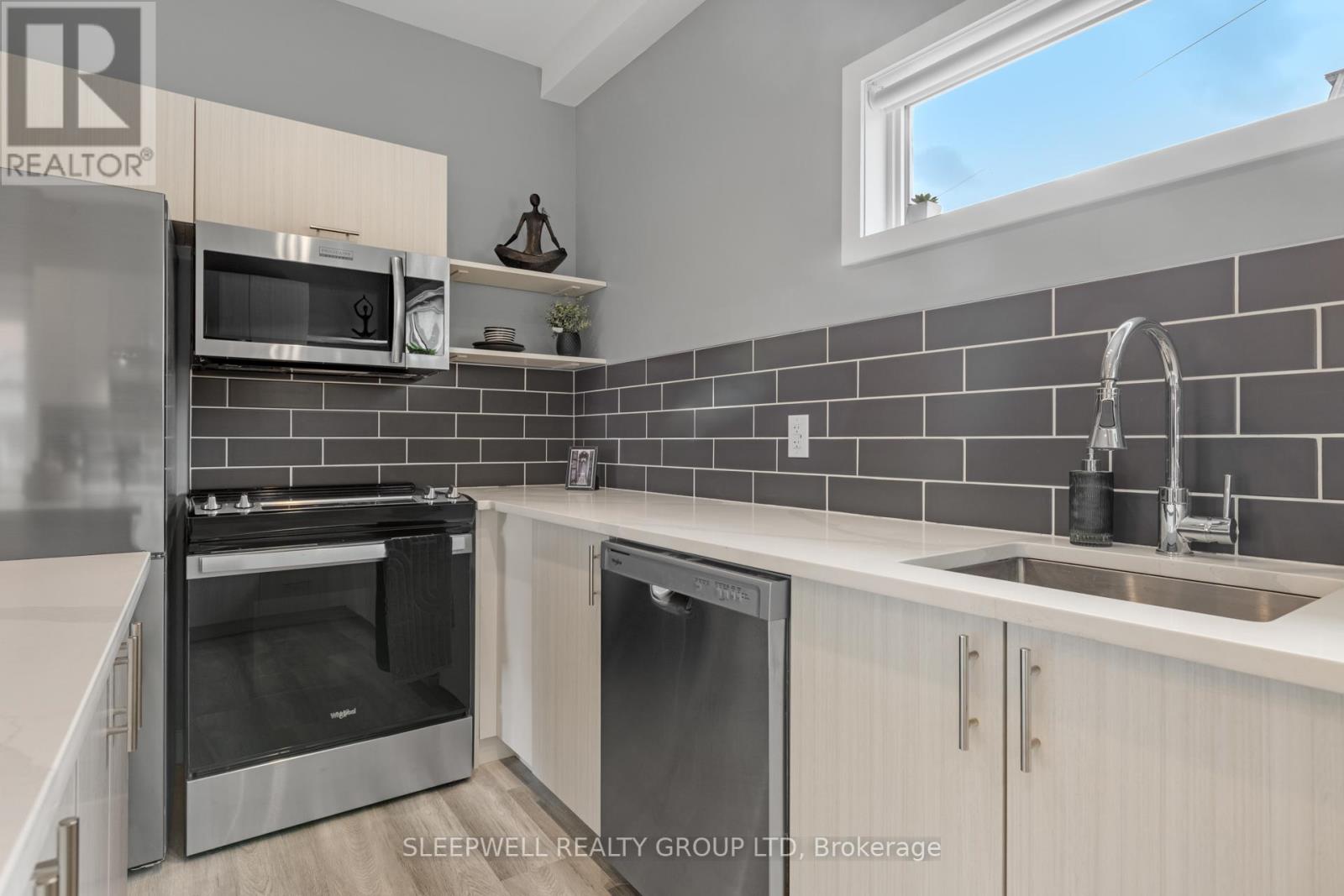 255 Somerset Street E, Ottawa, Ontario  K1N 6V5 - Photo 5 - X12401676