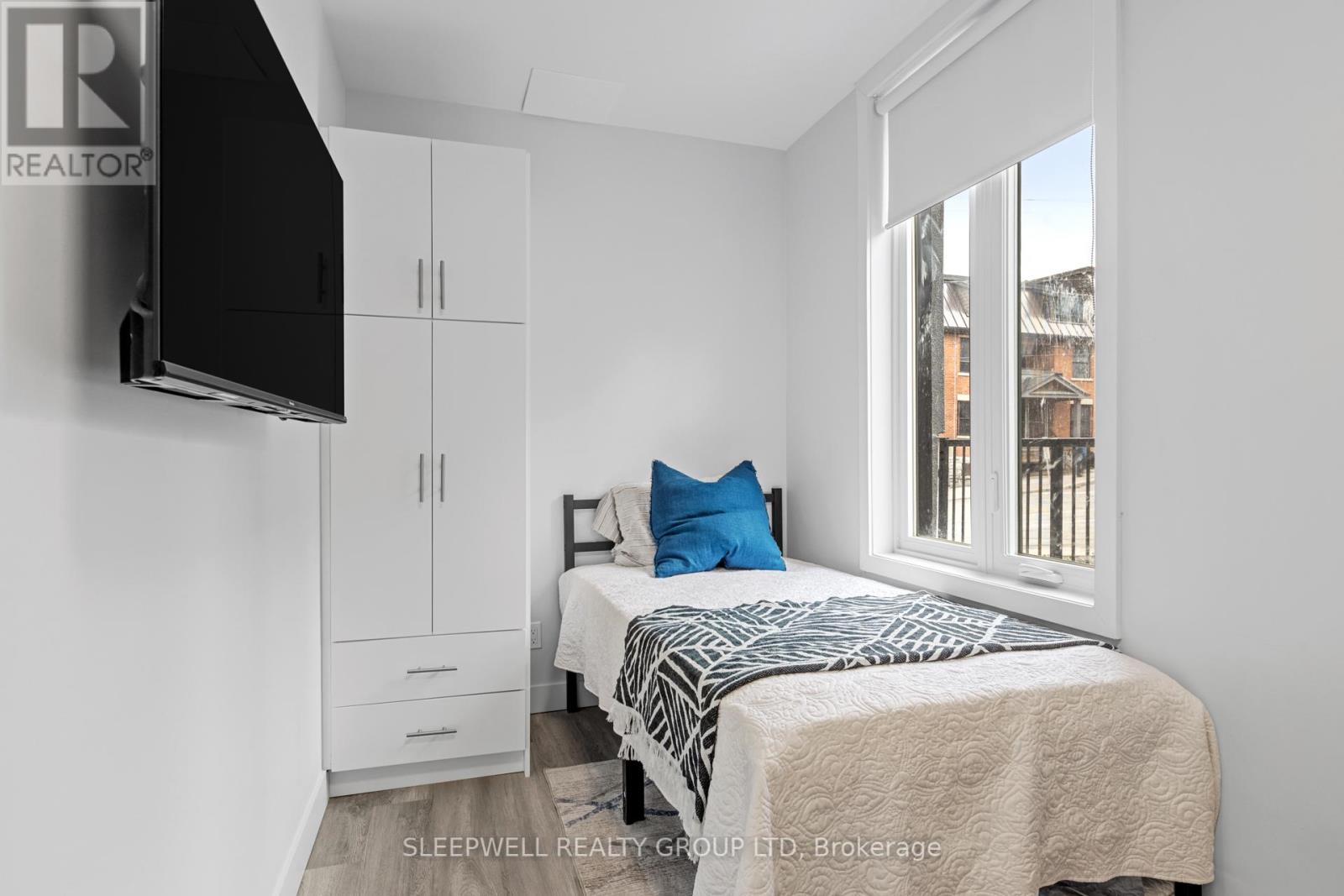 255 Somerset Street E, Ottawa, Ontario  K1N 6V5 - Photo 6 - X12401676