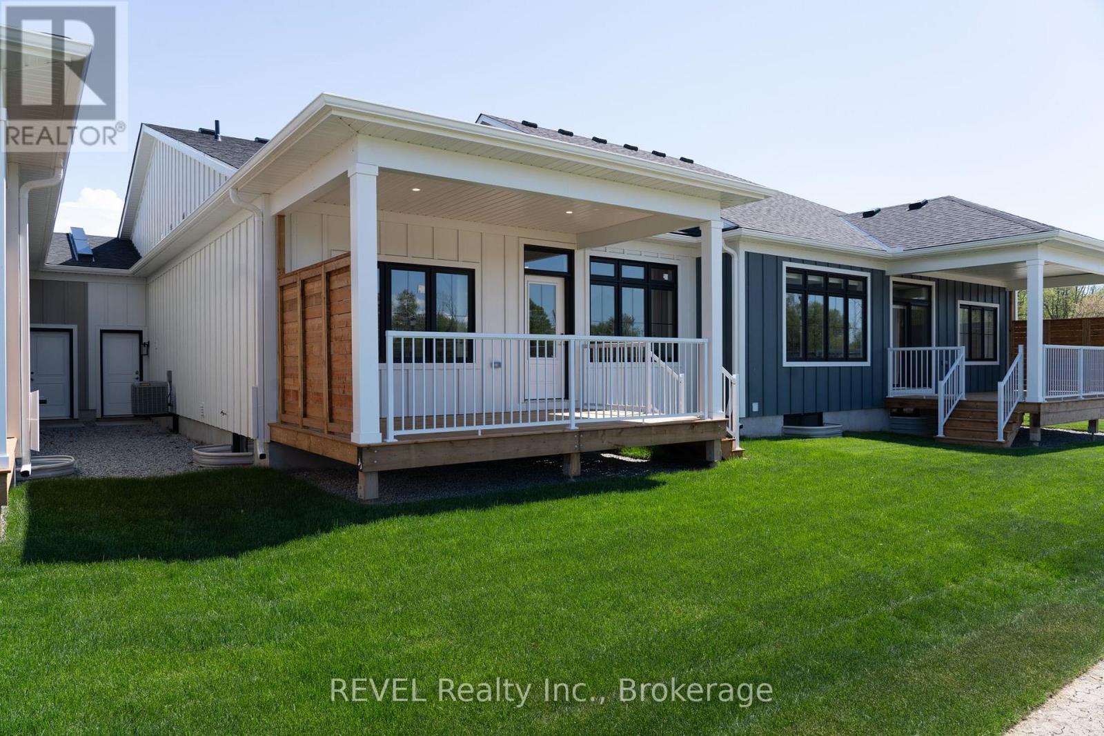 70e Seneca Drive, Fort Erie, Ontario  L2A 1C2 - Photo 4 - X12401661