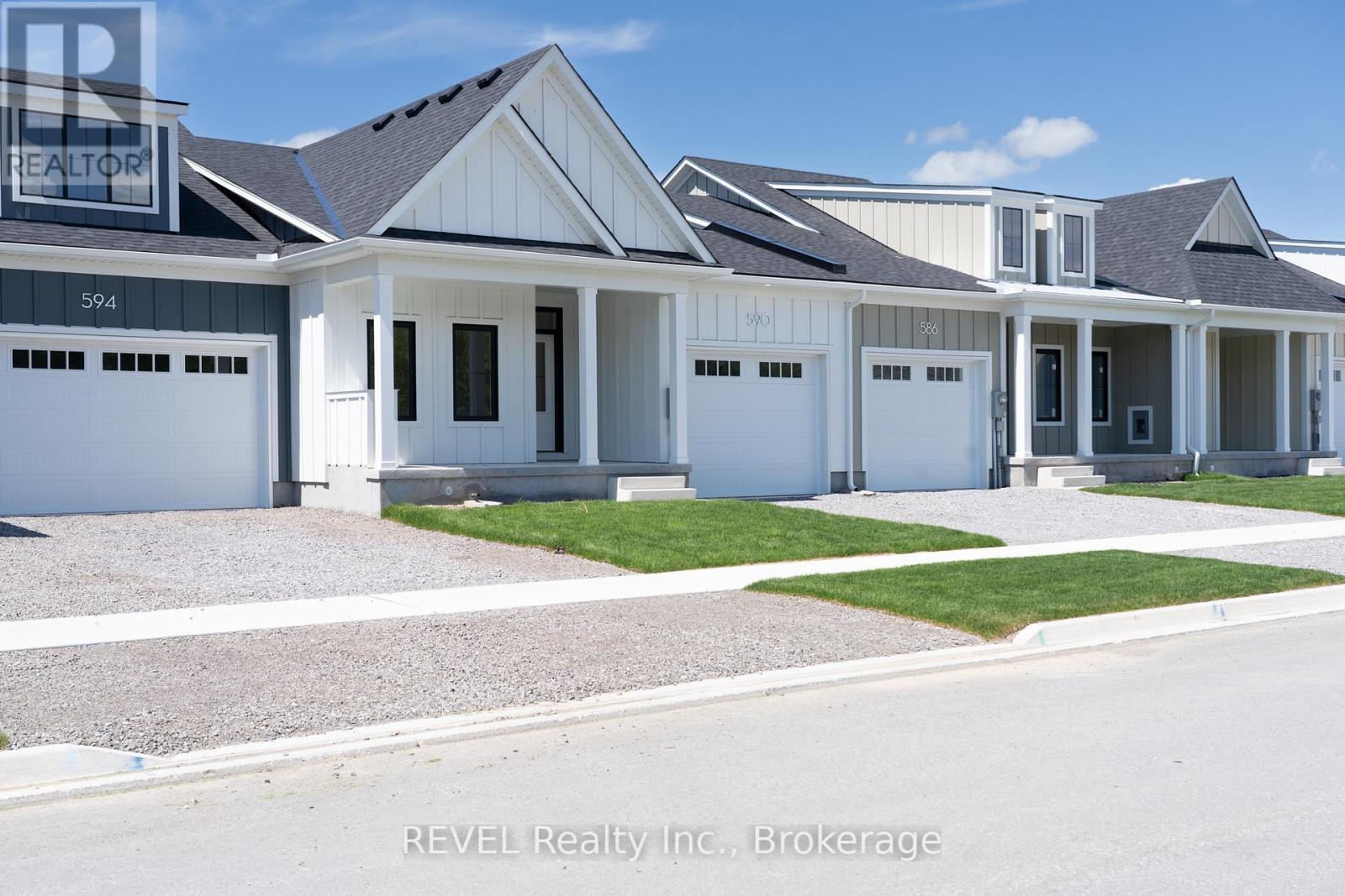70e Seneca Drive, Fort Erie, Ontario  L2A 1C2 - Photo 6 - X12401661