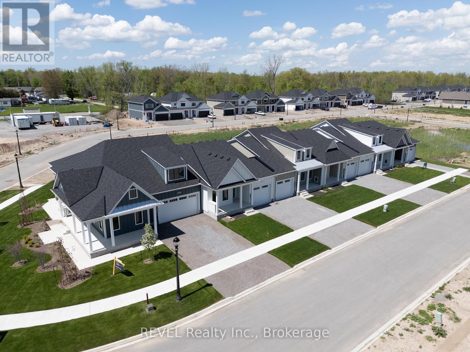 70b Seneca Drive, Fort Erie, Ontario  L2A 1C2 - Photo 4 - X12401674