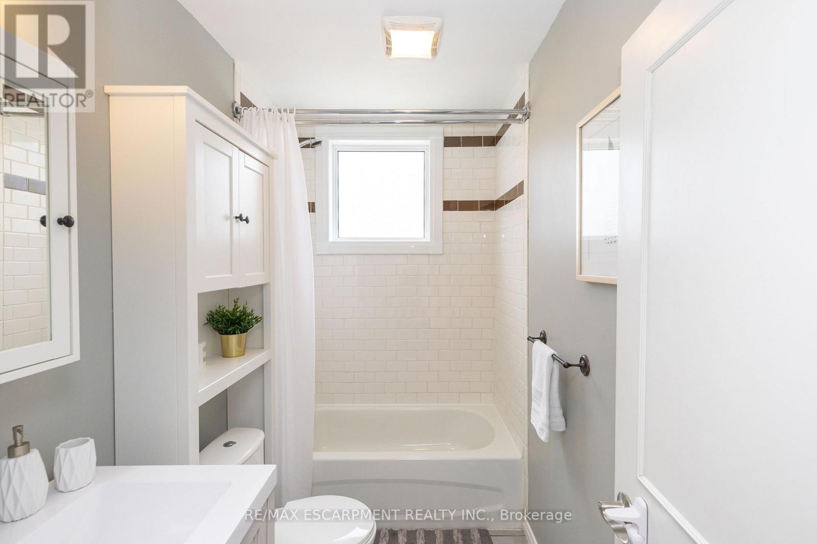 Upper - 4 Sunning Hill Avenue, Hamilton, Ontario  L8T 4Z1 - Photo 10 - X12401656