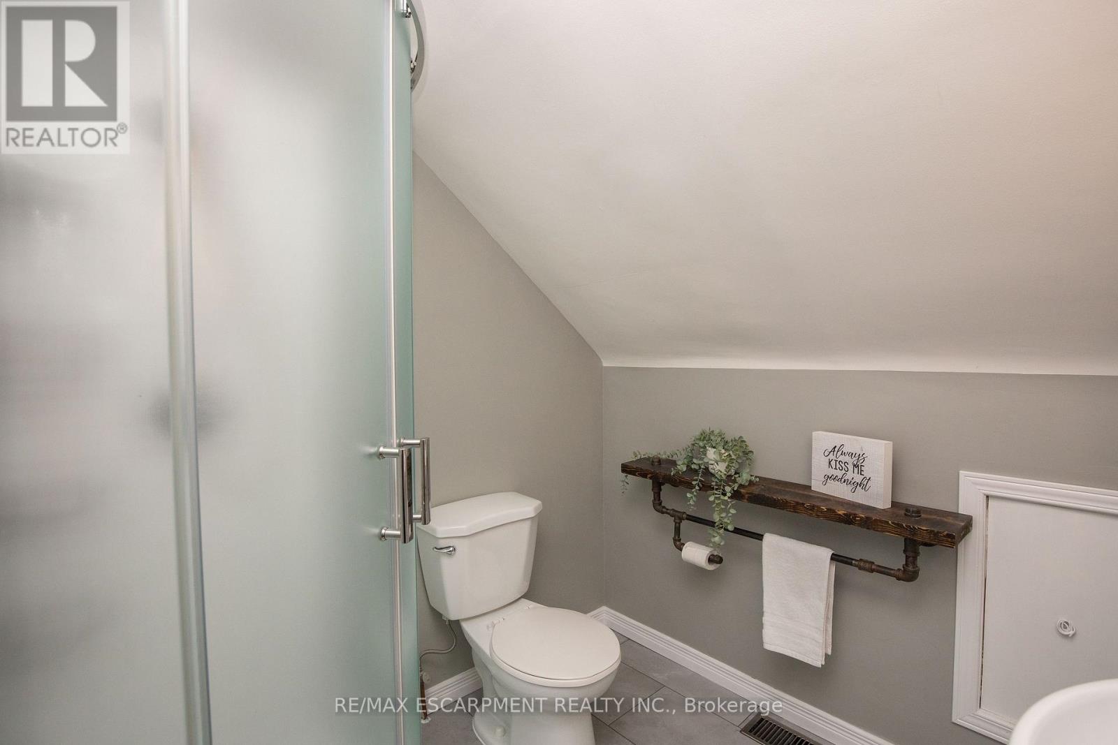 Upper - 4 Sunning Hill Avenue, Hamilton, Ontario  L8T 4Z1 - Photo 22 - X12401656