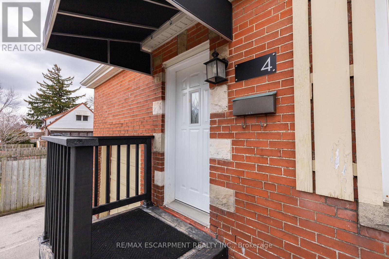 Upper - 4 Sunning Hill Avenue, Hamilton, Ontario  L8T 4Z1 - Photo 3 - X12401656