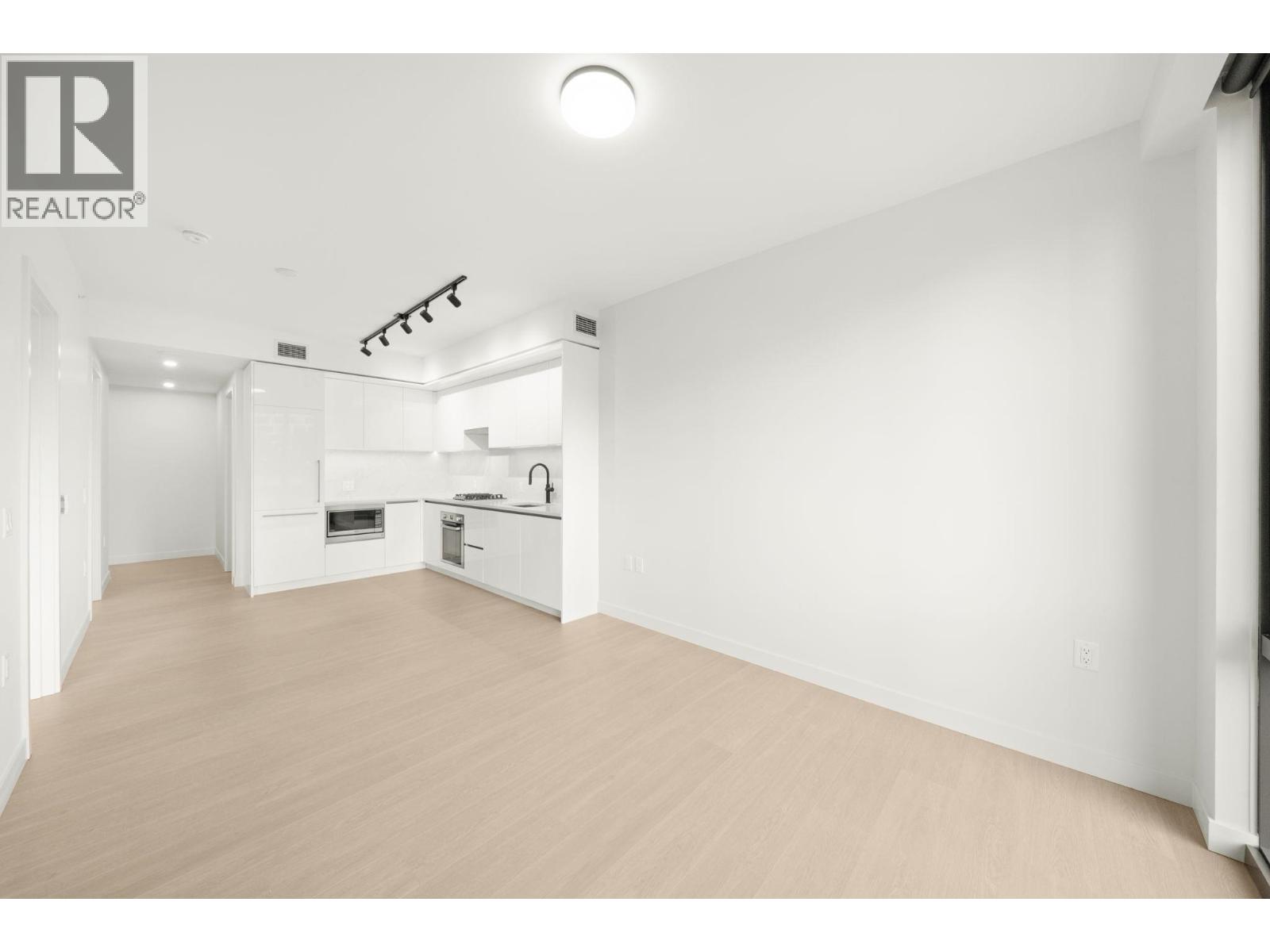 201 5987 Wilson Avenue, Burnaby, British Columbia  V5H 2R3 - Photo 4 - R3047243
