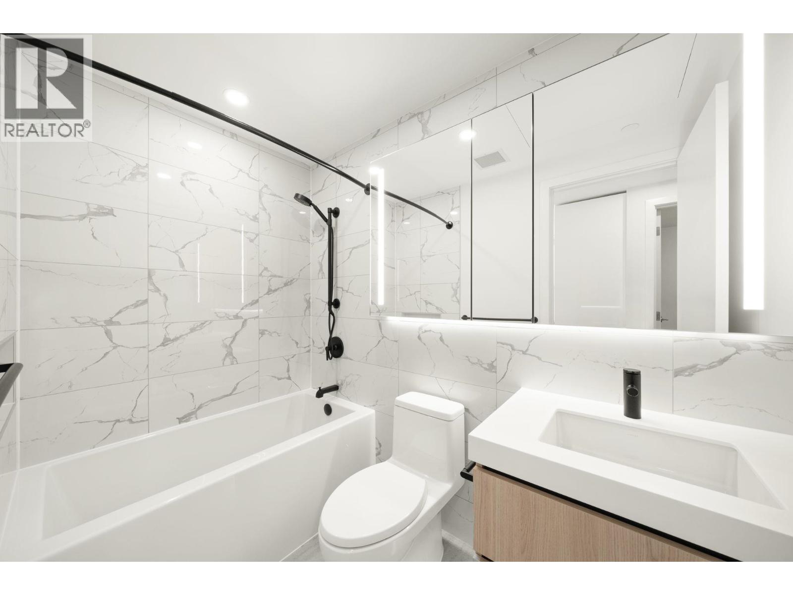 201 5987 Wilson Avenue, Burnaby, British Columbia  V5H 2R3 - Photo 3 - R3047243