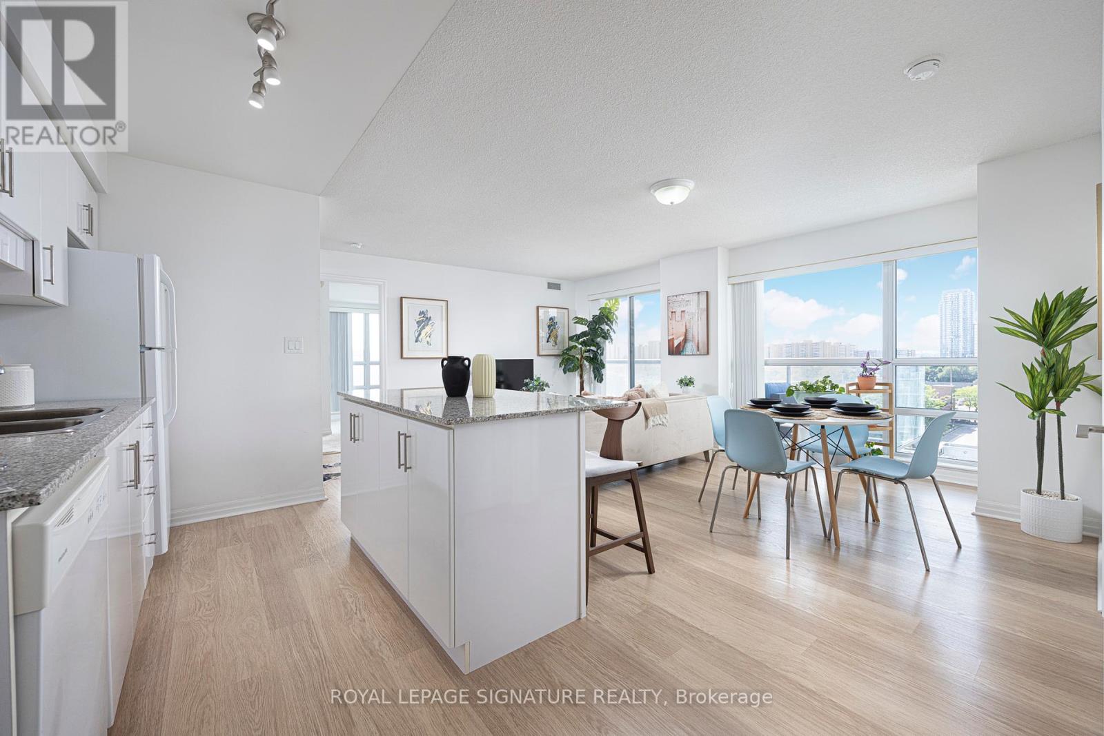 711 - 30 HERONS HILL WAY, Toronto, Ontario