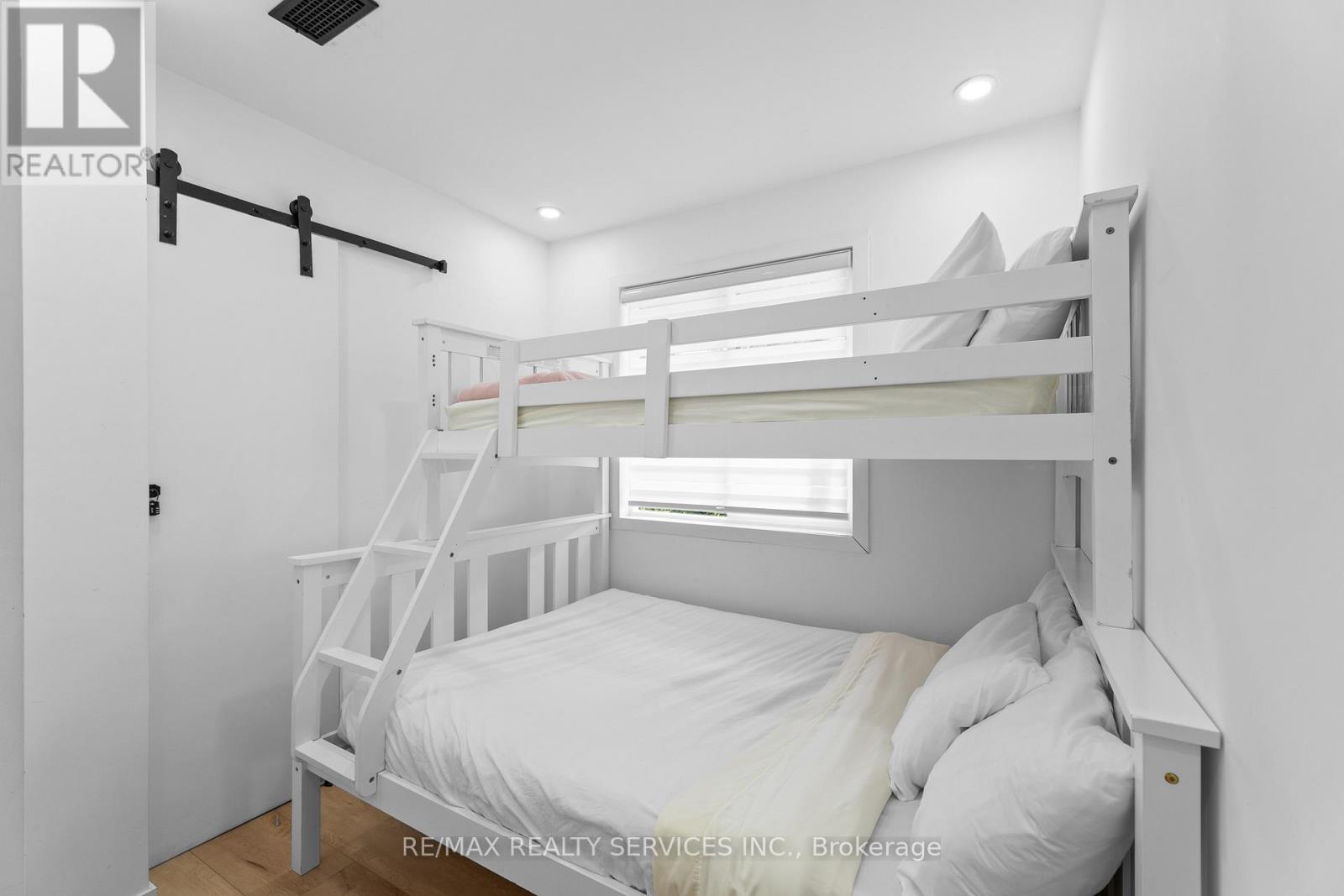 2305 Crystal Beach Road, Innisfil (Alcona), Ontario  L9S 3W8 - Photo 26 - N12397717