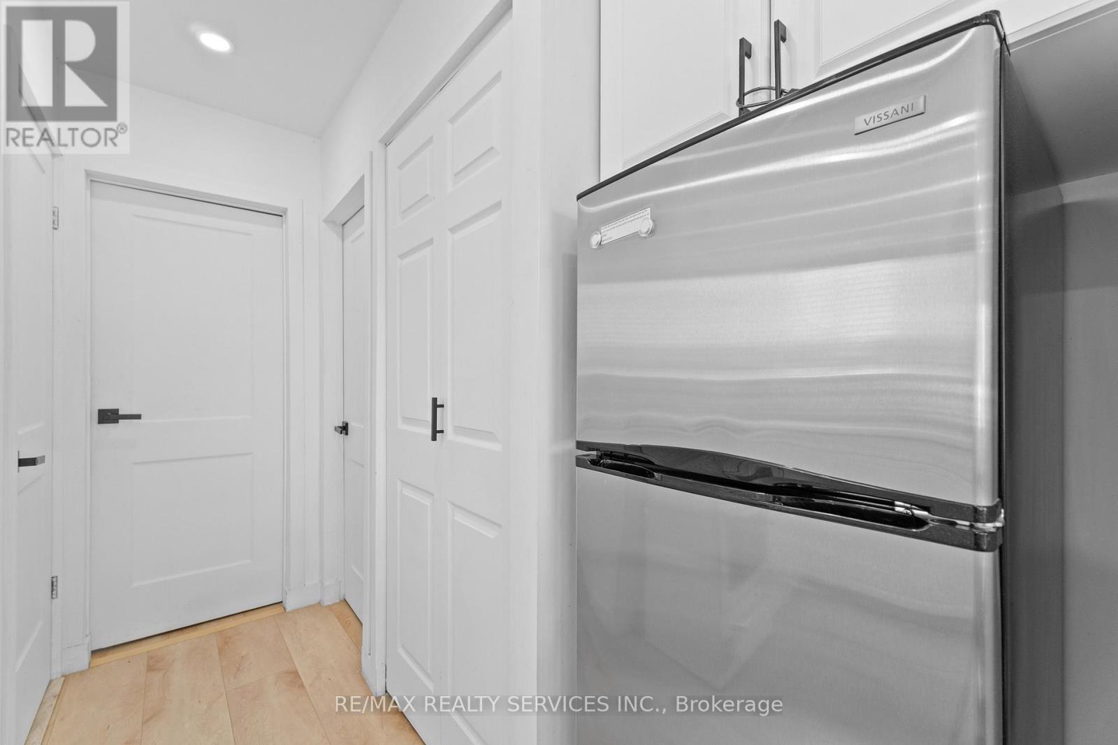 2305 Crystal Beach Road, Innisfil (Alcona), Ontario  L9S 3W8 - Photo 10 - N12397717