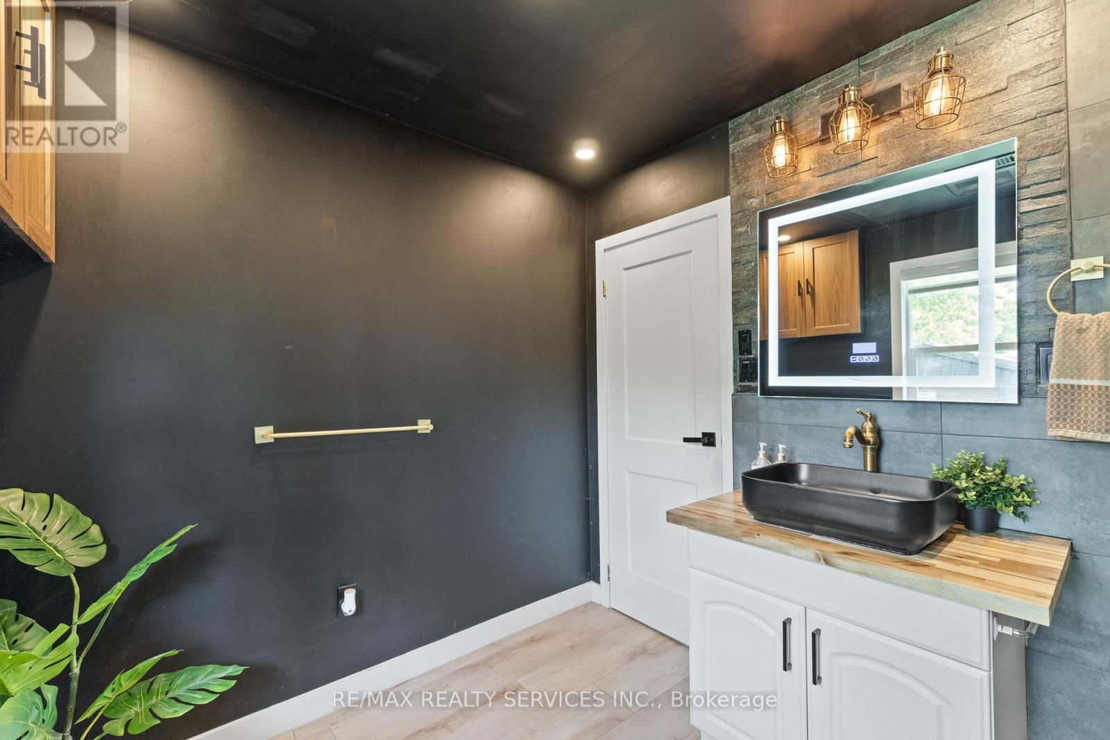 2305 Crystal Beach Road, Innisfil (Alcona), Ontario  L9S 3W8 - Photo 25 - N12397717