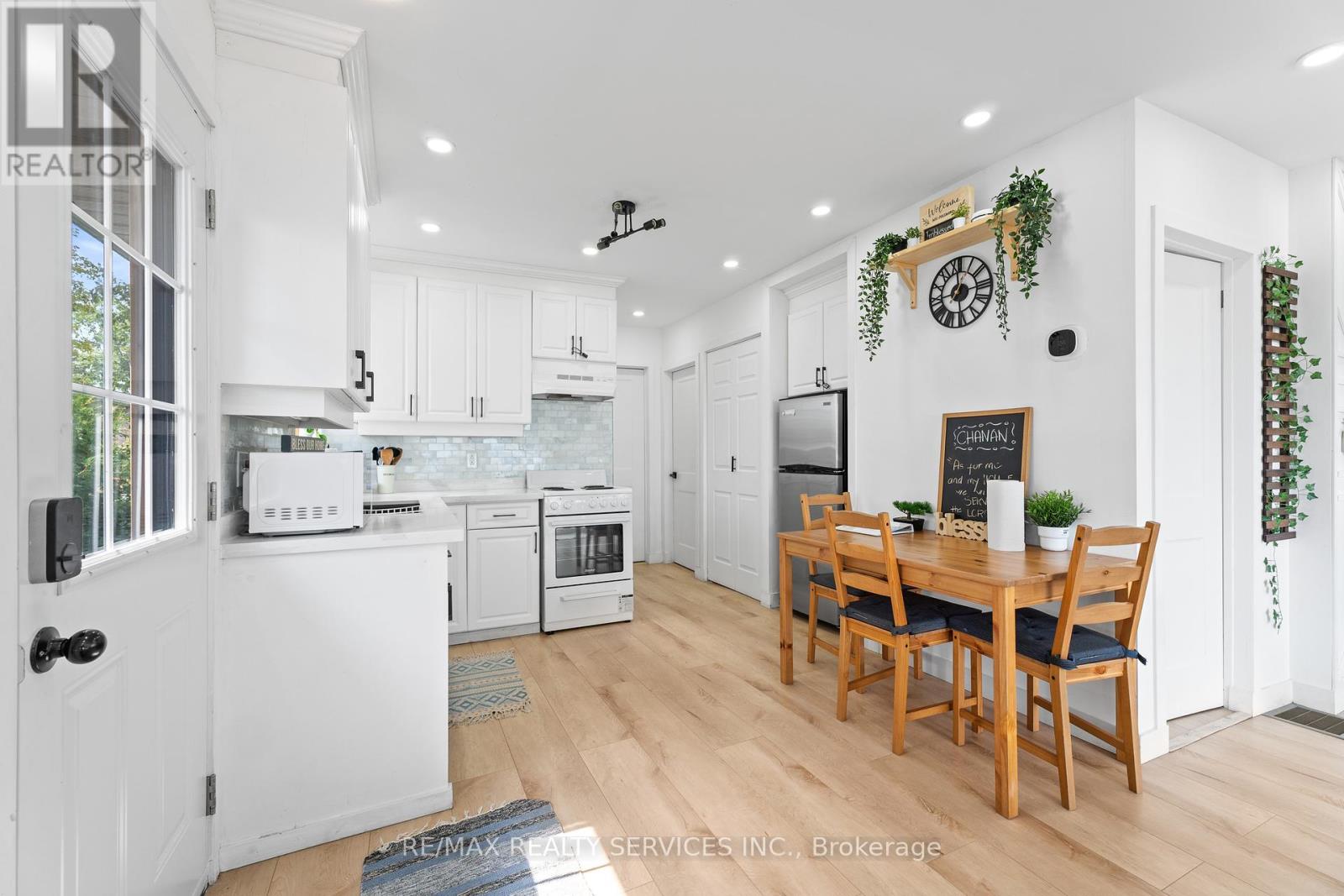 2305 Crystal Beach Road, Innisfil (Alcona), Ontario  L9S 3W8 - Photo 8 - N12397717