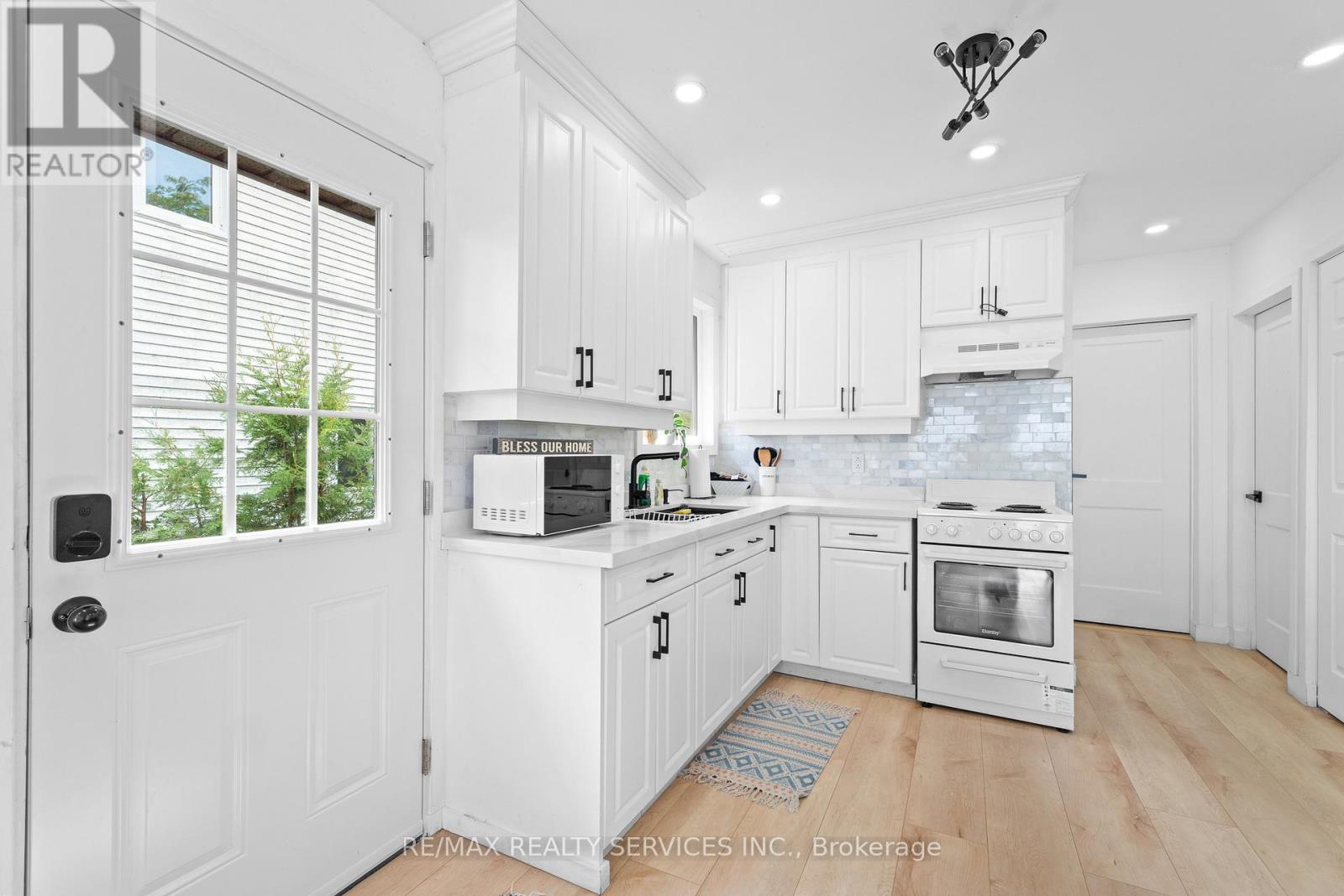 2305 Crystal Beach Road, Innisfil (Alcona), Ontario  L9S 3W8 - Photo 7 - N12397717