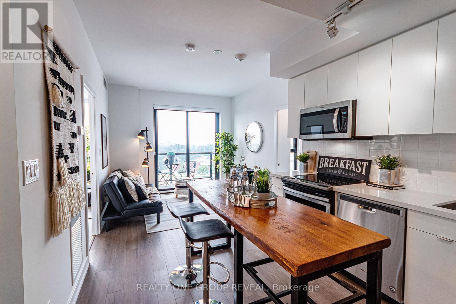 913 - 2799 KINGSTON ROAD, Toronto, Ontario