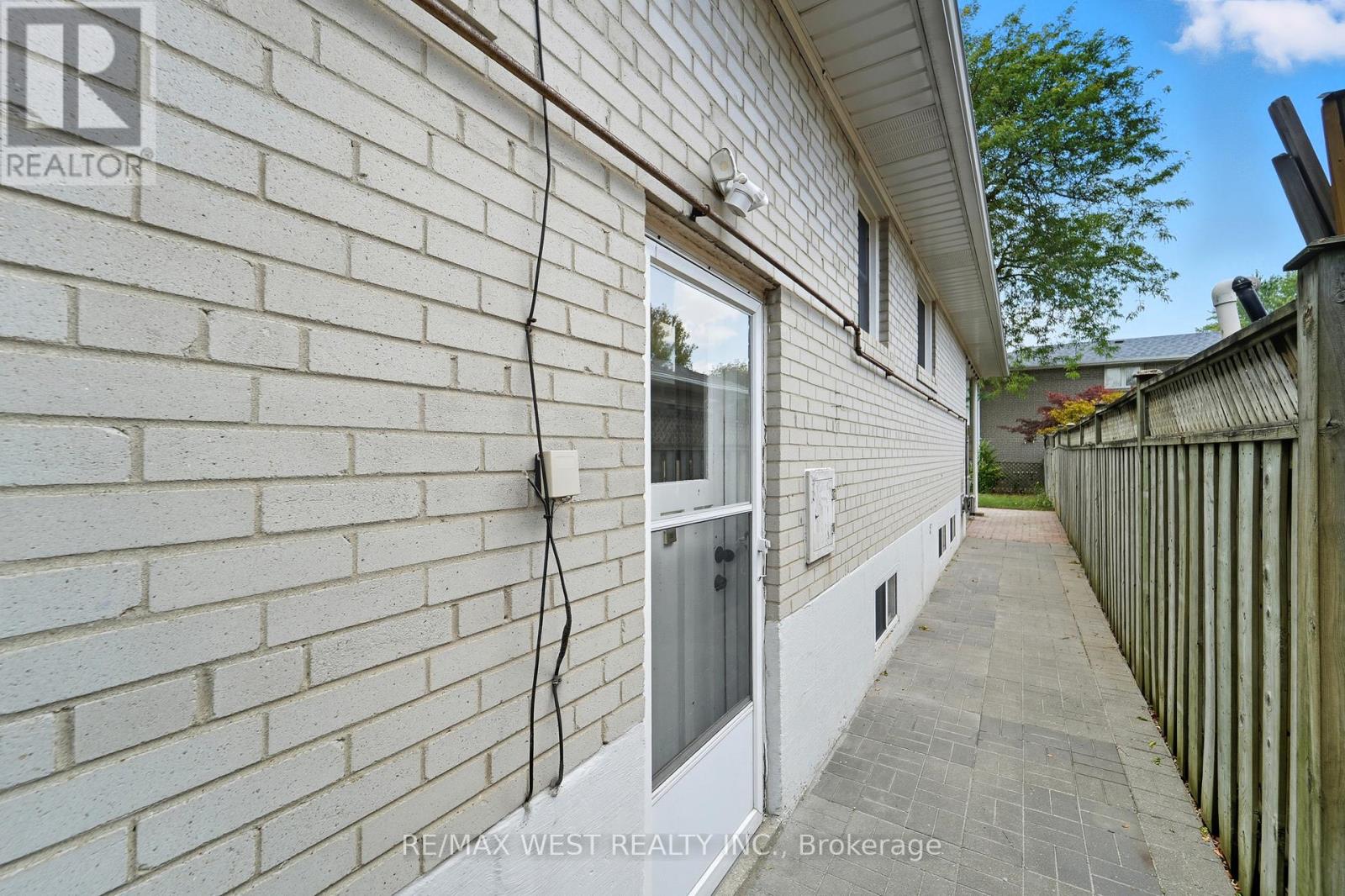 204 Jeffcoat Drive, Toronto, Ontario  M9W 3C9 - Photo 37 - W12401693
