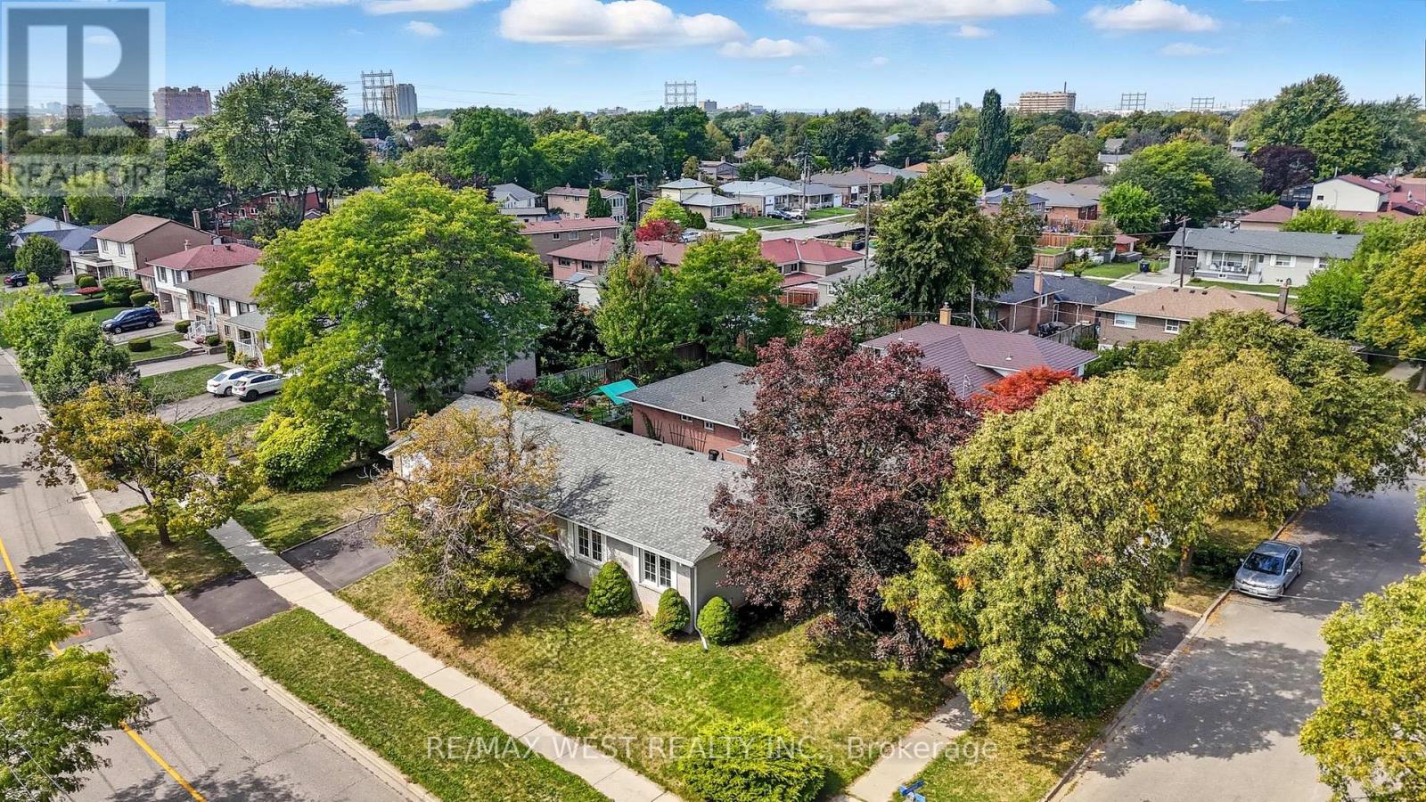 204 Jeffcoat Drive, Toronto, Ontario  M9W 3C9 - Photo 38 - W12401693