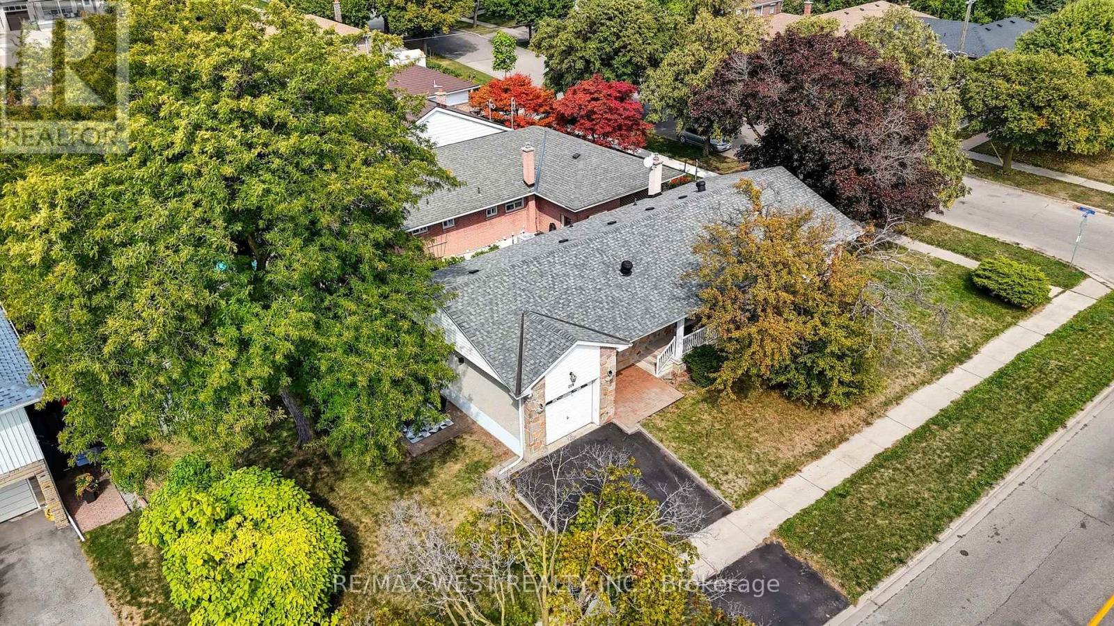 204 Jeffcoat Drive, Toronto, Ontario  M9W 3C9 - Photo 46 - W12401693
