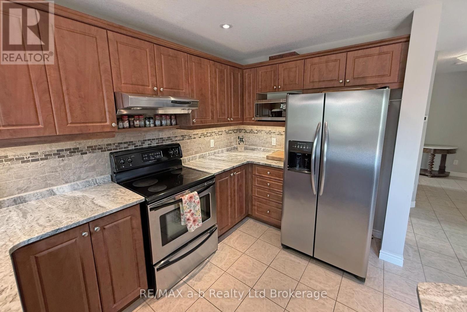 501 Tatham Boulevard, Woodstock, Ontario  N4T 0A7 - Photo 20 - X12401699