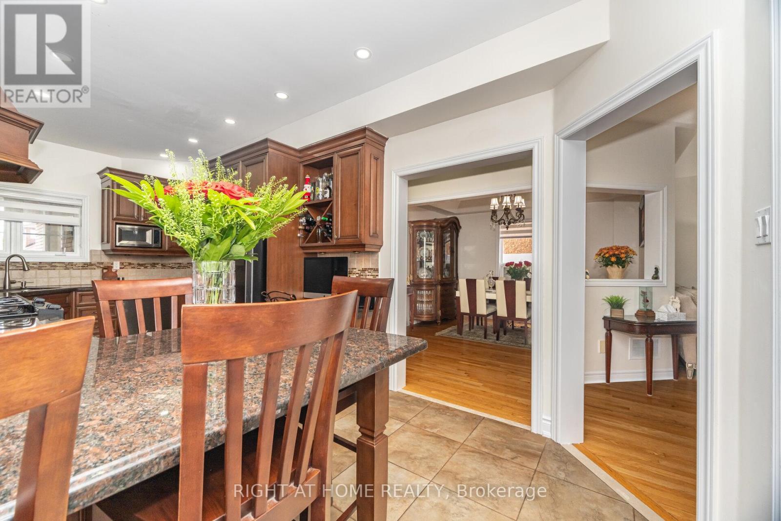 2 Melrose Gardens, Brampton (Snelgrove), Ontario  L7A 1J7 - Photo 15 - W12401704
