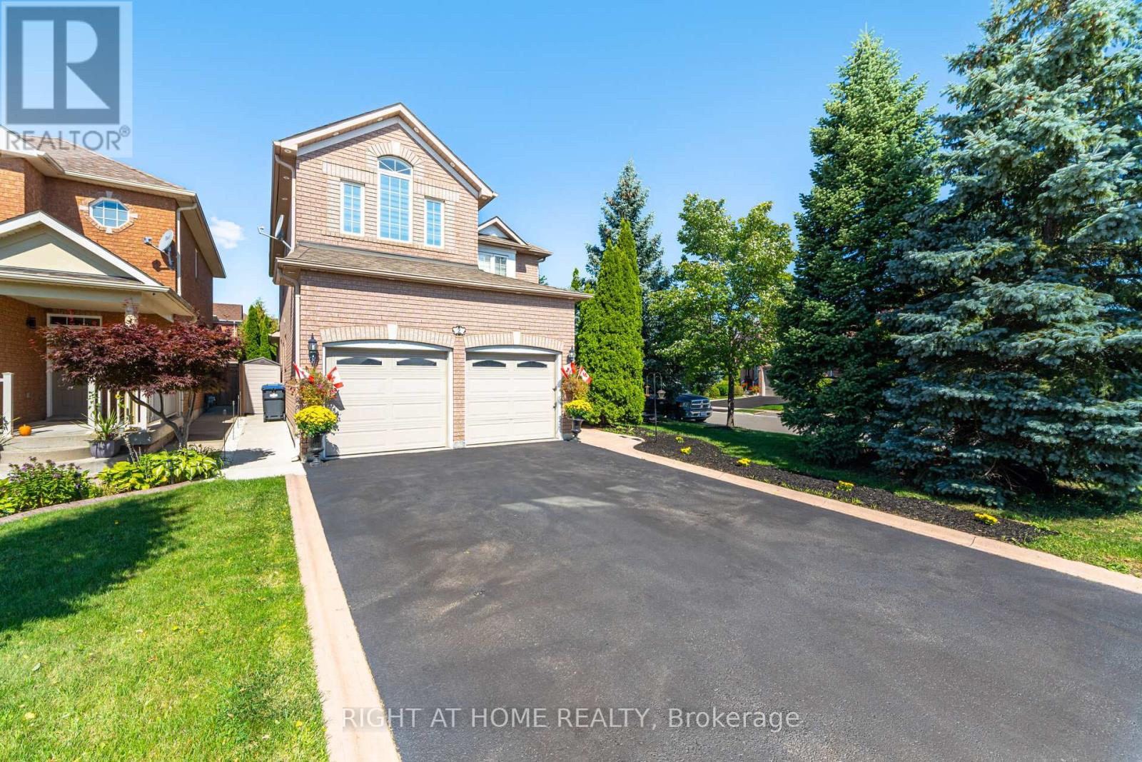 2 Melrose Gardens, Brampton (Snelgrove), Ontario  L7A 1J7 - Photo 2 - W12401704
