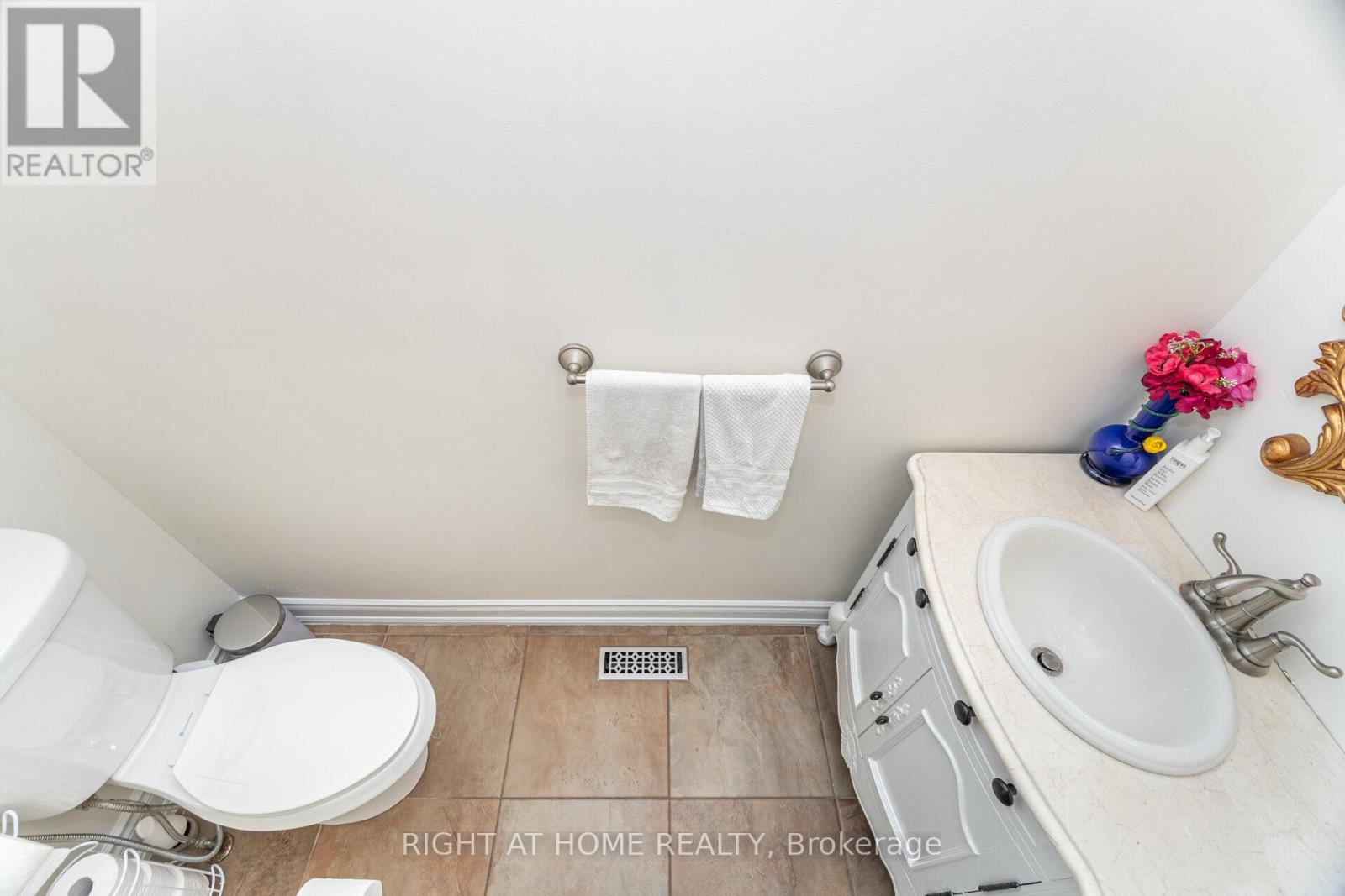 2 Melrose Gardens, Brampton (Snelgrove), Ontario  L7A 1J7 - Photo 23 - W12401704