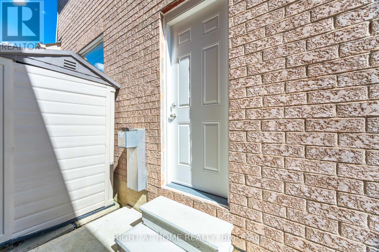 2 Melrose Gardens, Brampton (Snelgrove), Ontario  L7A 1J7 - Photo 39 - W12401704