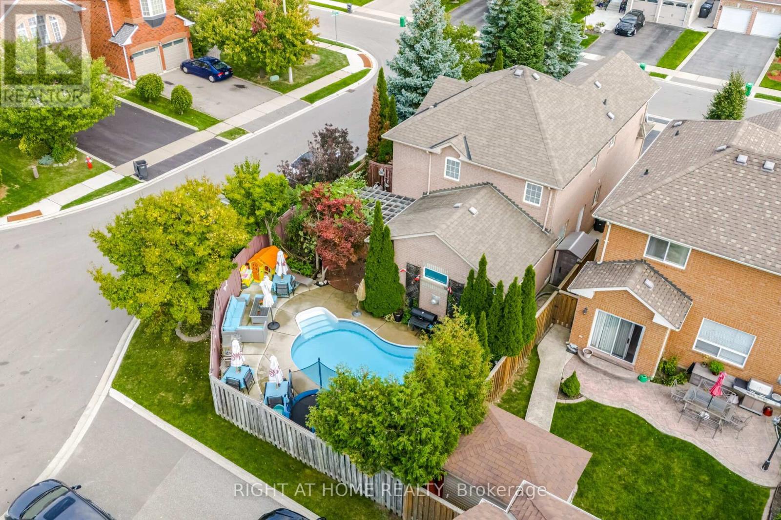 2 Melrose Gardens, Brampton (Snelgrove), Ontario  L7A 1J7 - Photo 50 - W12401704