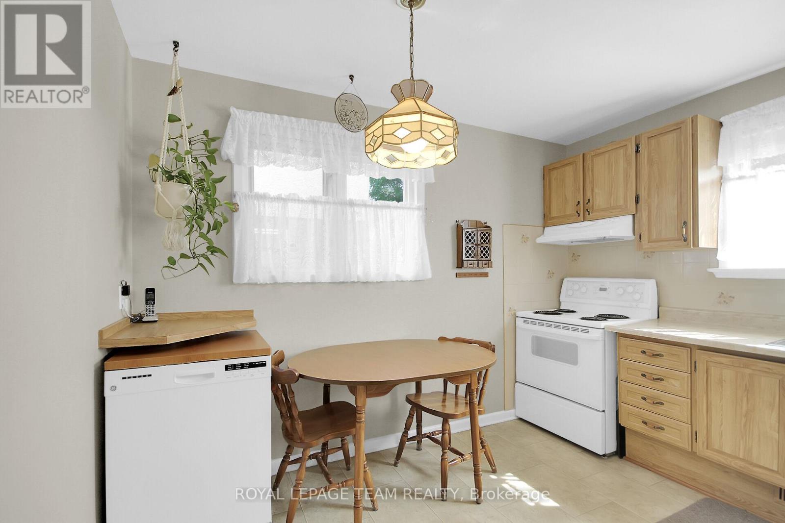 962 Dynes Road, Ottawa, Ontario  K2C 0G8 - Photo 10 - X12401714