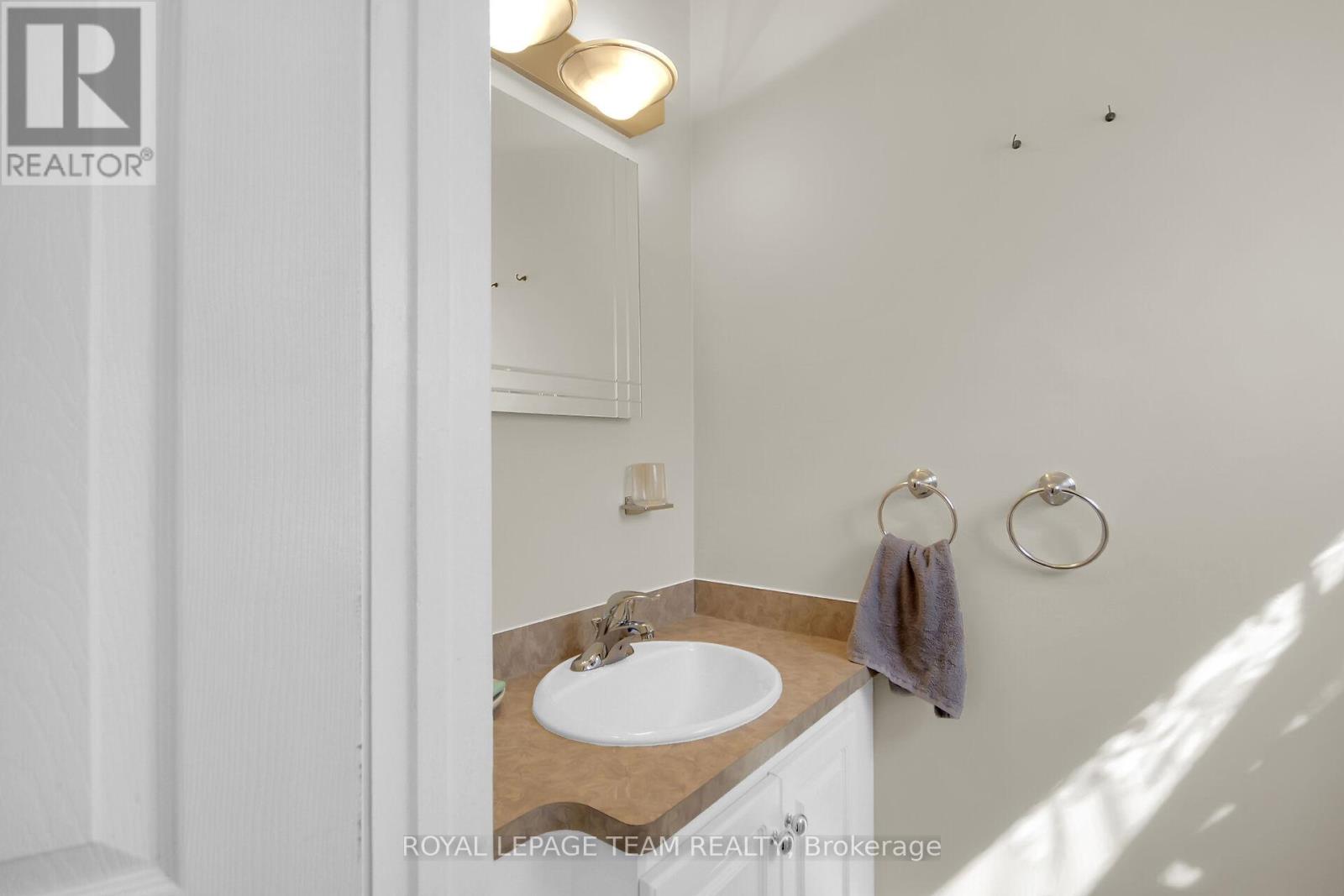 962 Dynes Road, Ottawa, Ontario  K2C 0G8 - Photo 12 - X12401714