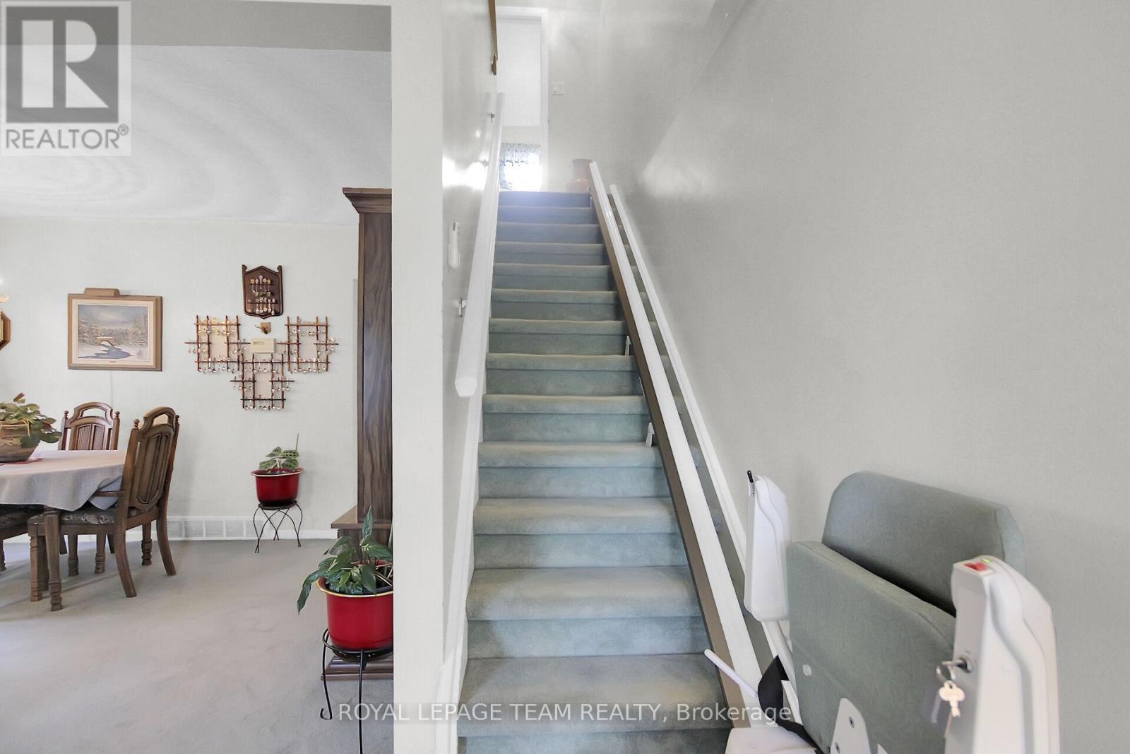 962 Dynes Road, Ottawa, Ontario  K2C 0G8 - Photo 13 - X12401714