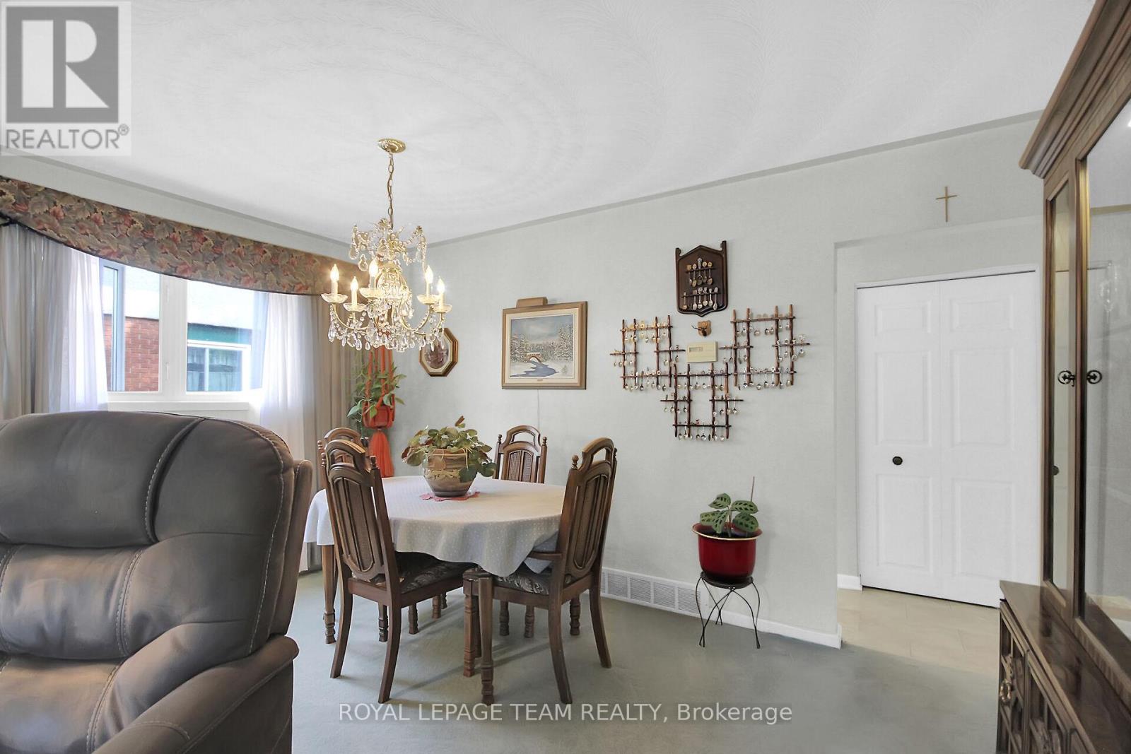 962 Dynes Road, Ottawa, Ontario  K2C 0G8 - Photo 7 - X12401714