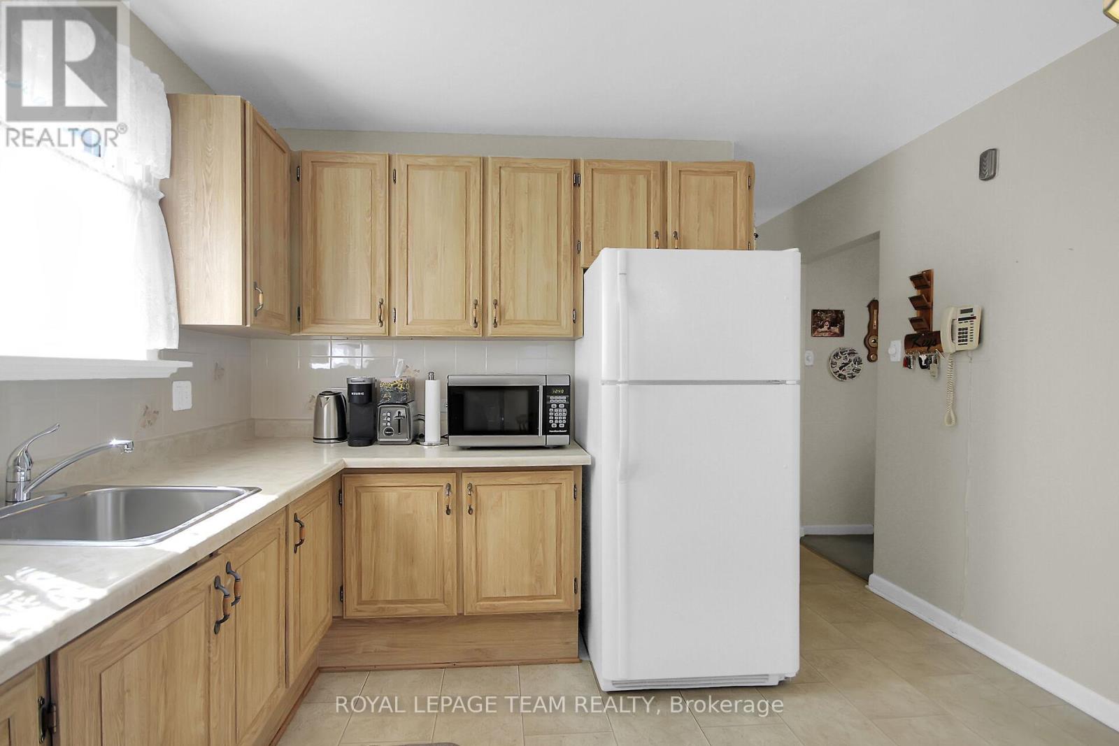 962 Dynes Road, Ottawa, Ontario  K2C 0G8 - Photo 9 - X12401714