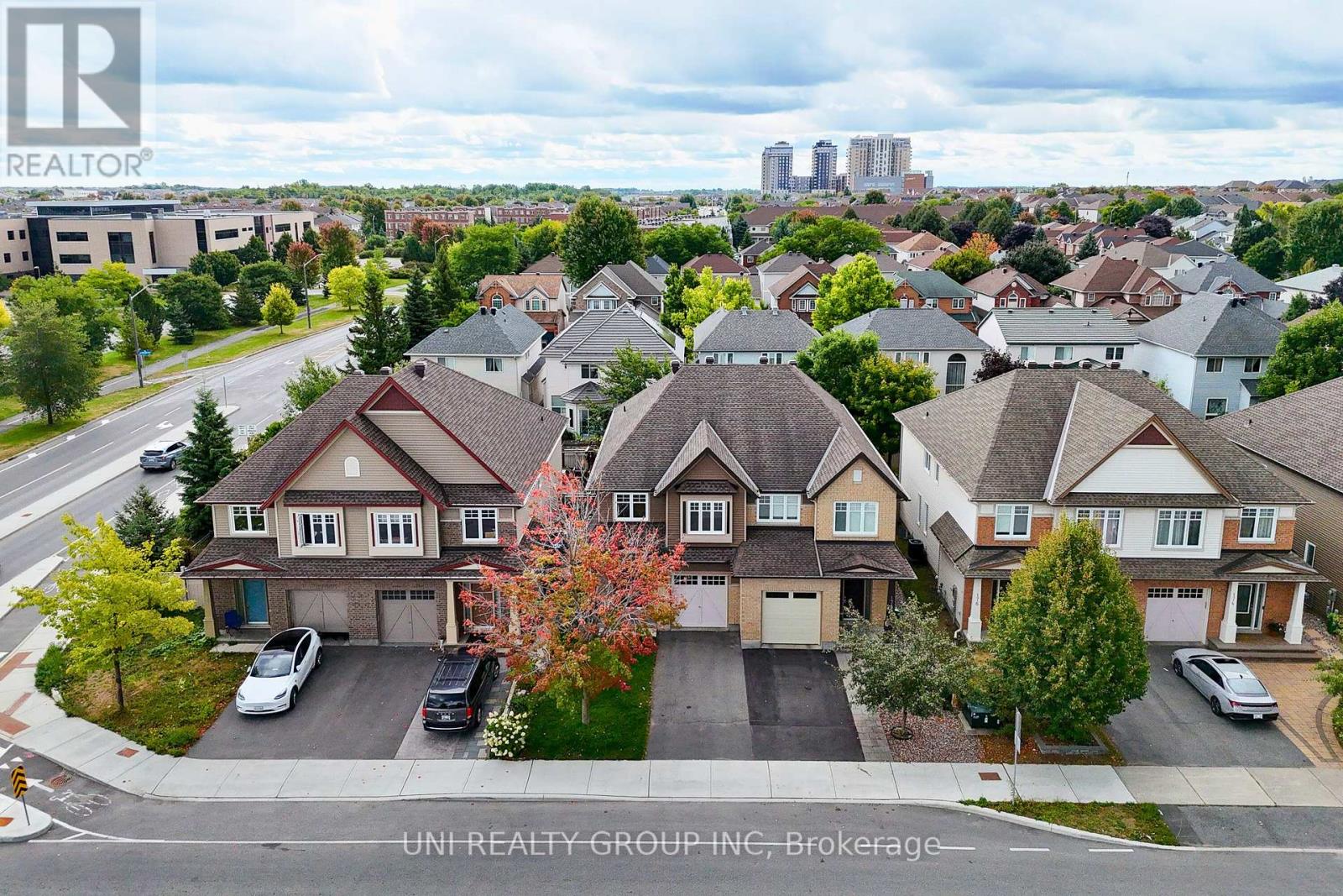 180 Highbury Park Drive, Ottawa, Ontario  K2J 5Y1 - Photo 3 - X12401715